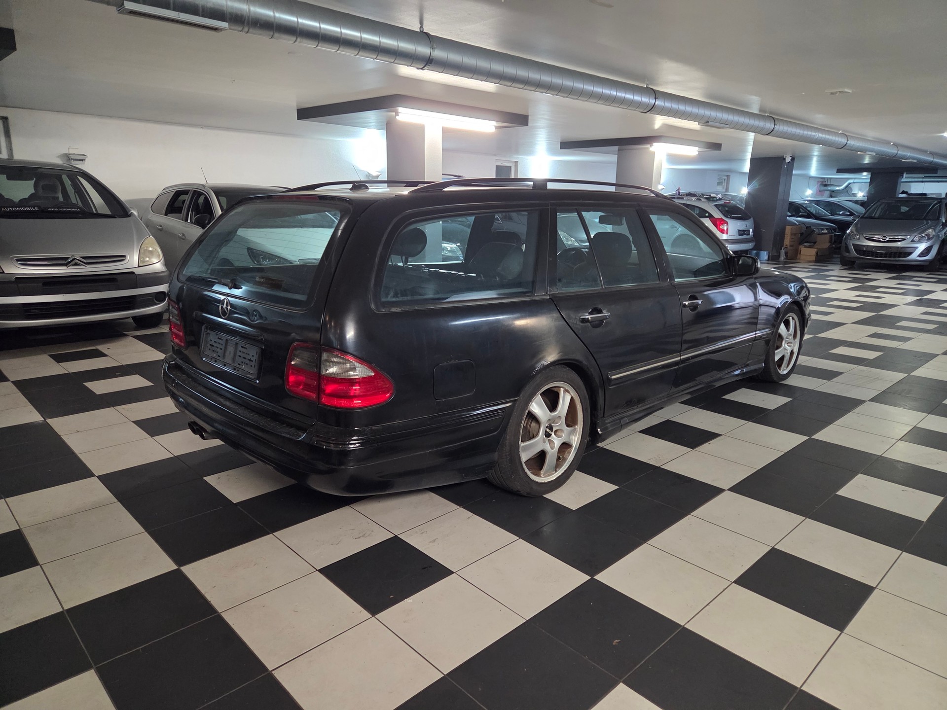 MERCEDES-BENZ E 55 AMG Avantgarde Automatic-image-3
