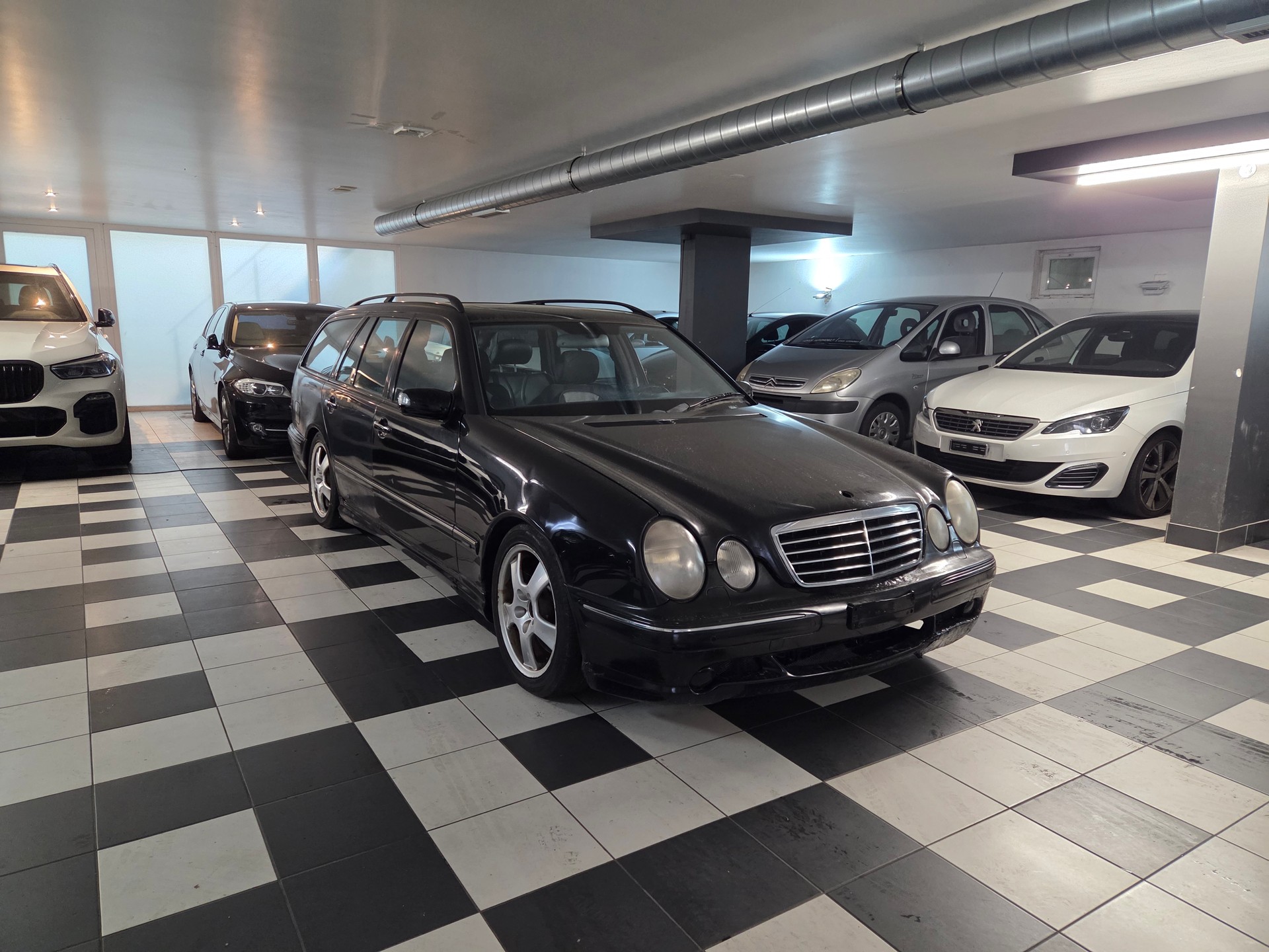 MERCEDES-BENZ E 55 AMG Avantgarde Automatic-image-5