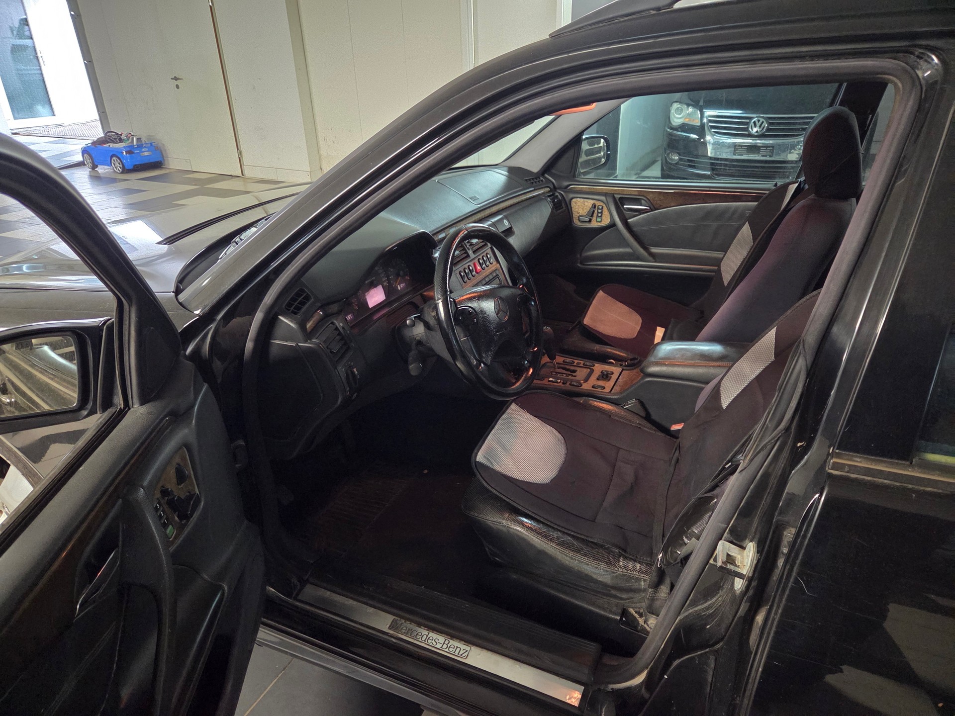 MERCEDES-BENZ E 55 AMG Avantgarde Automatic-image-7