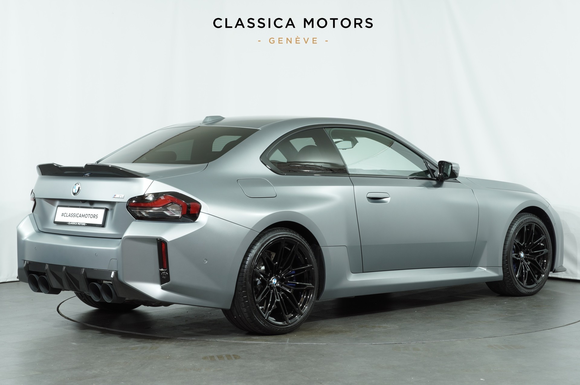 BMW M2 Steptronic-showroom-element-3