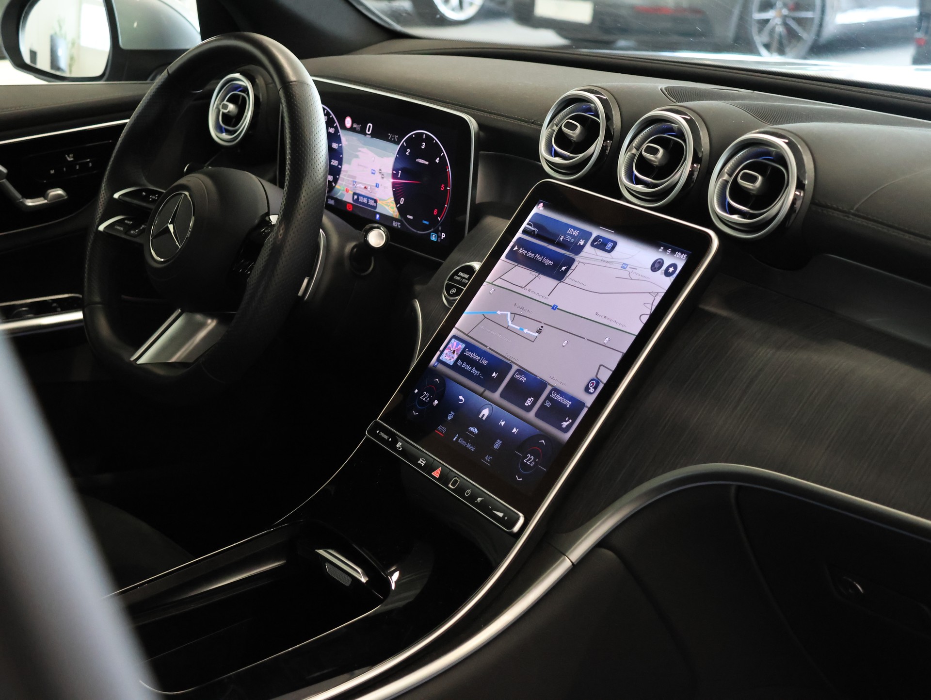 MERCEDES-BENZ GLC 220 d AMG Line 4Matic 9G-Tronic *Werksgarantie*Panorama*AHK*-image-26