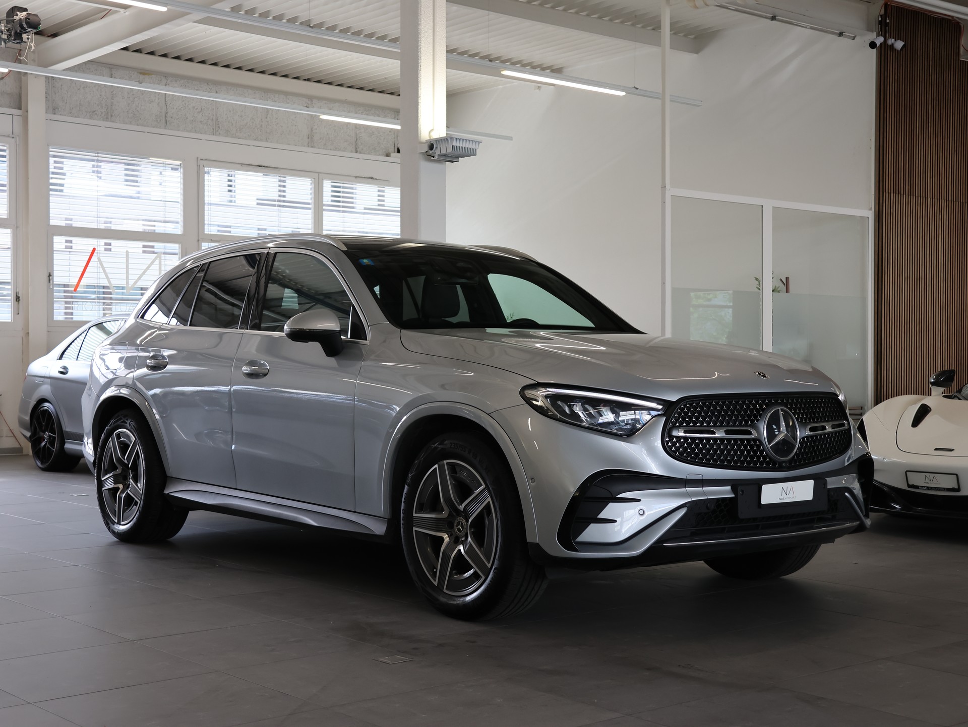MERCEDES-BENZ GLC 220 d AMG Line 4Matic 9G-Tronic *Werksgarantie*Panorama*AHK*-showroom-element-1