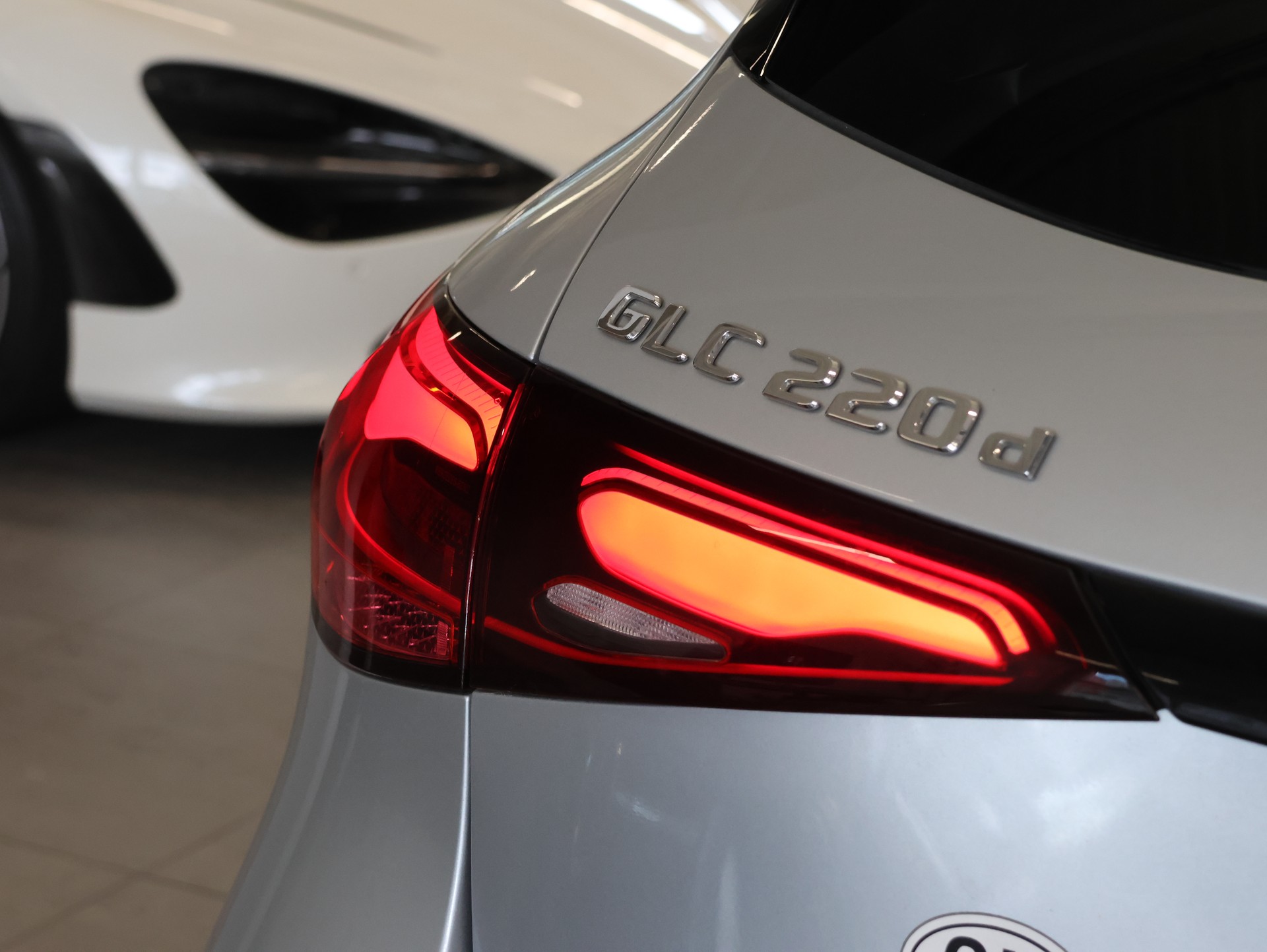 MERCEDES-BENZ GLC 220 d AMG Line 4Matic 9G-Tronic *Werksgarantie*Panorama*AHK*-image-12