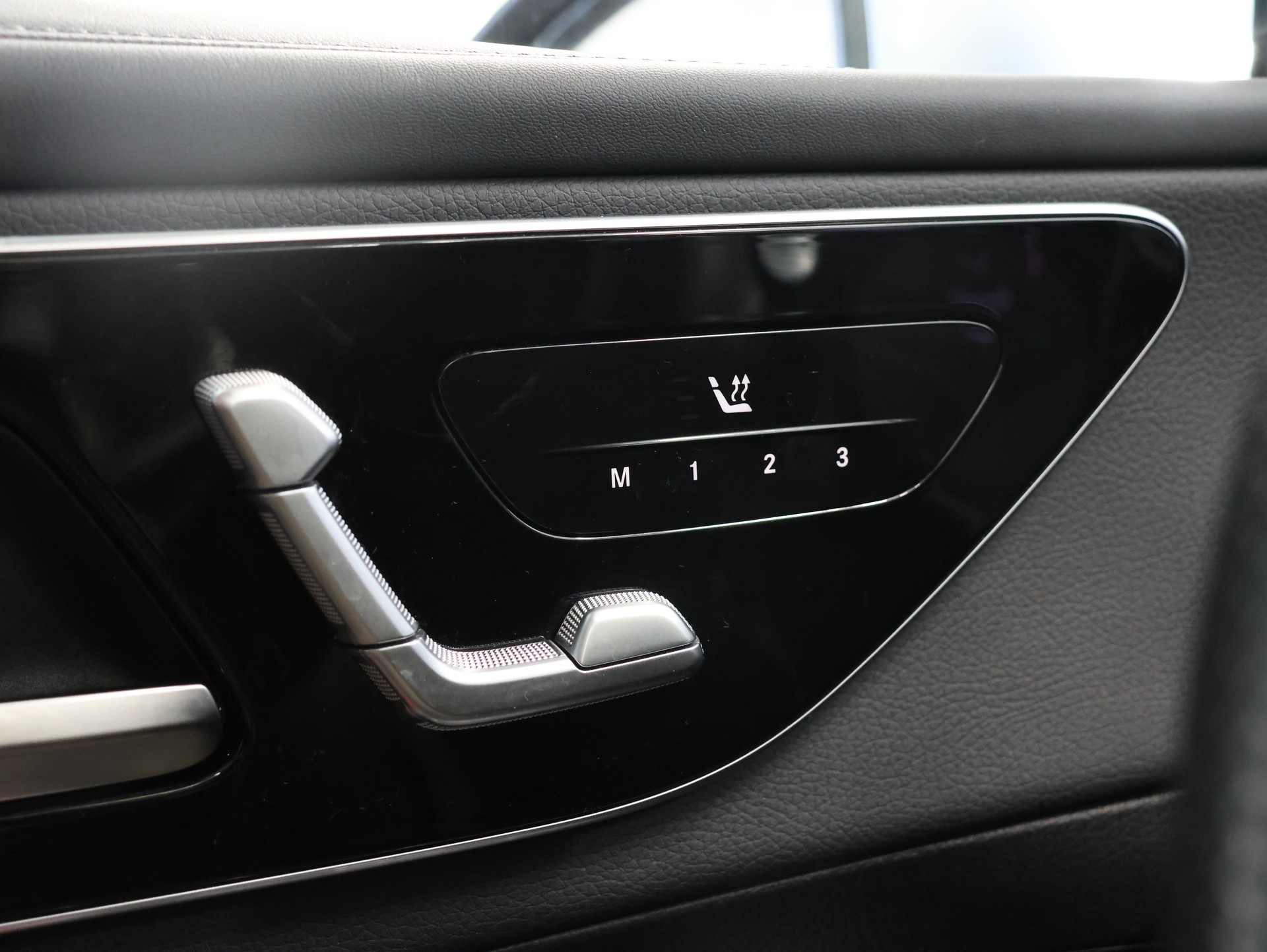 MERCEDES-BENZ GLC 220 d AMG Line 4Matic 9G-Tronic *Werksgarantie*Panorama*AHK*-image-33