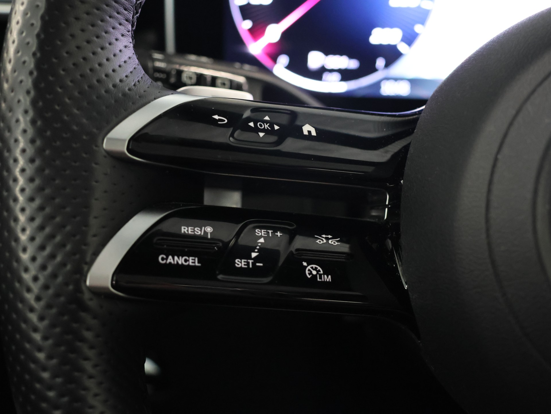 MERCEDES-BENZ GLC 220 d AMG Line 4Matic 9G-Tronic *Werksgarantie*Panorama*AHK*-image-22