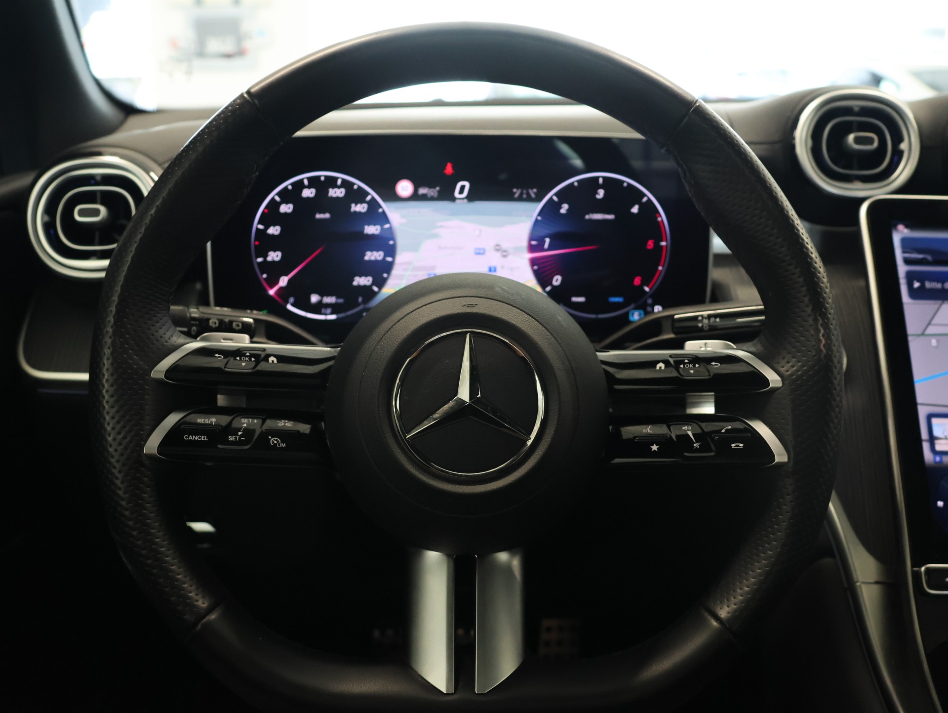 MERCEDES-BENZ GLC 220 d AMG Line 4Matic 9G-Tronic *Werksgarantie*Panorama*AHK*-image-20