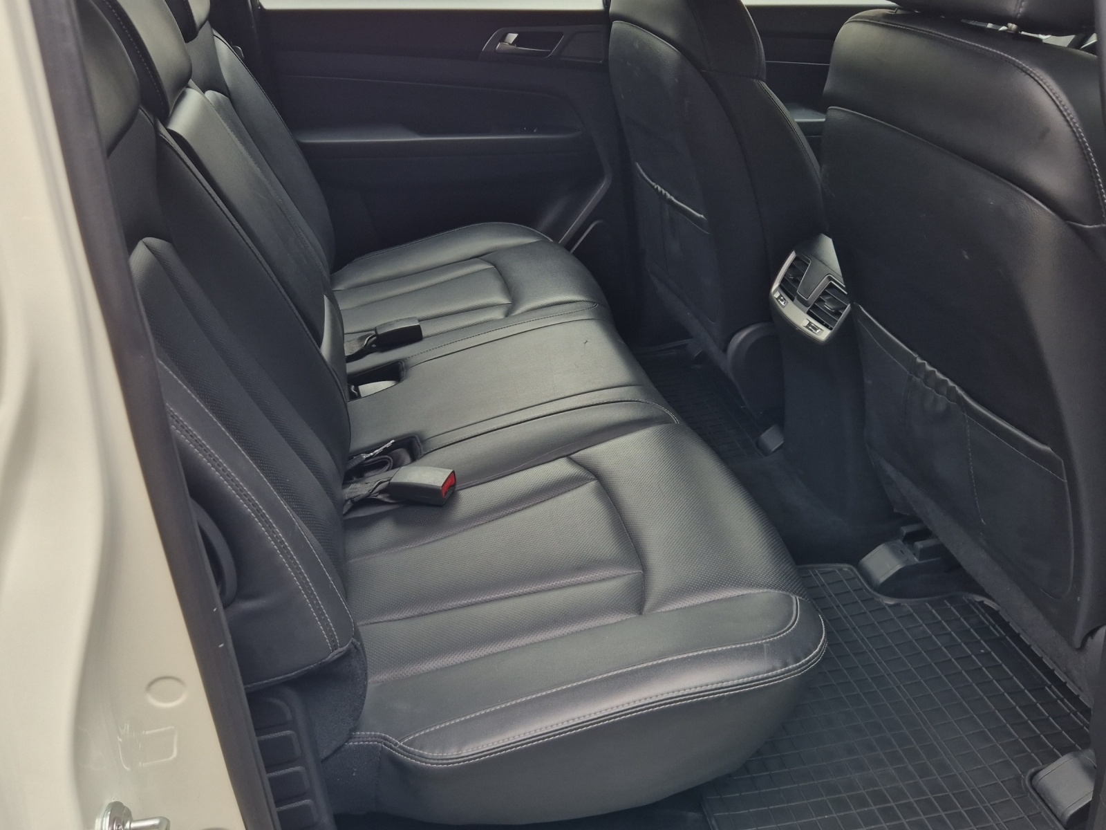 KGM-SsangYong Musso 2.2 e-XDI Sapphire-image-12