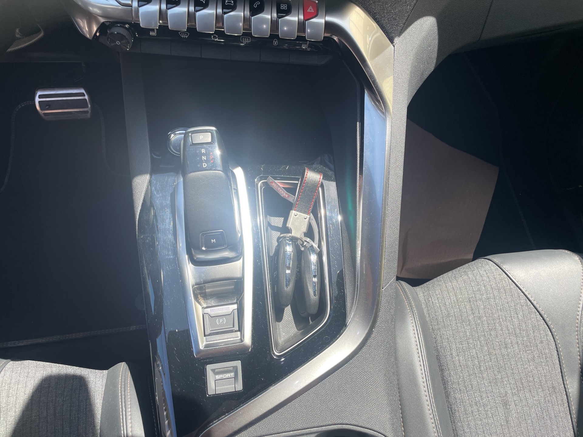 PEUGEOT 5008 1.6 Pure Tech GT LineEAT8-image-11