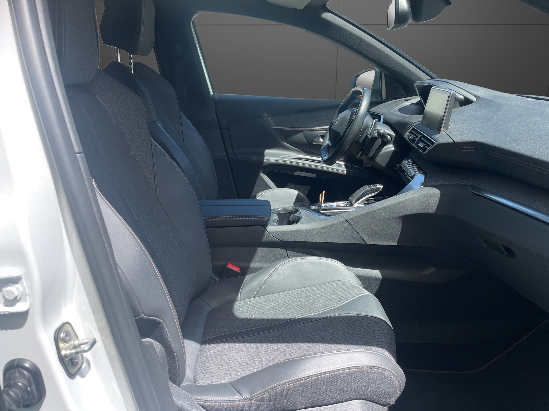 PEUGEOT 5008 1.6 Pure Tech GT LineEAT8-image-15
