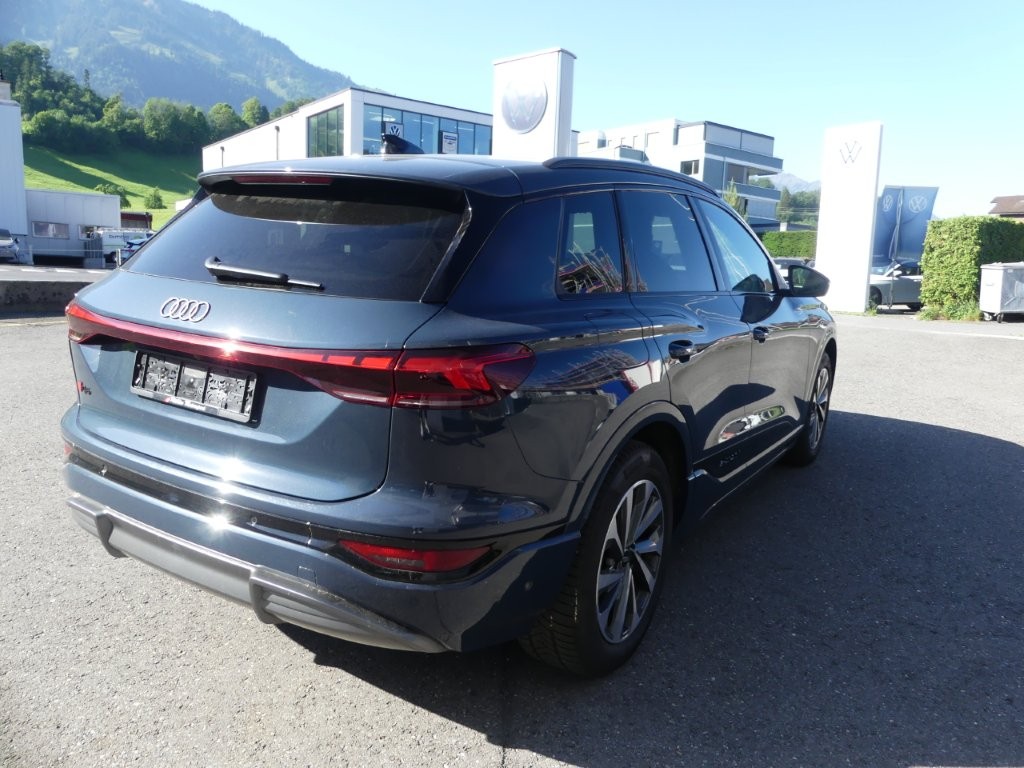 AUDI Q6 e-tron quattro-showroom-element-3