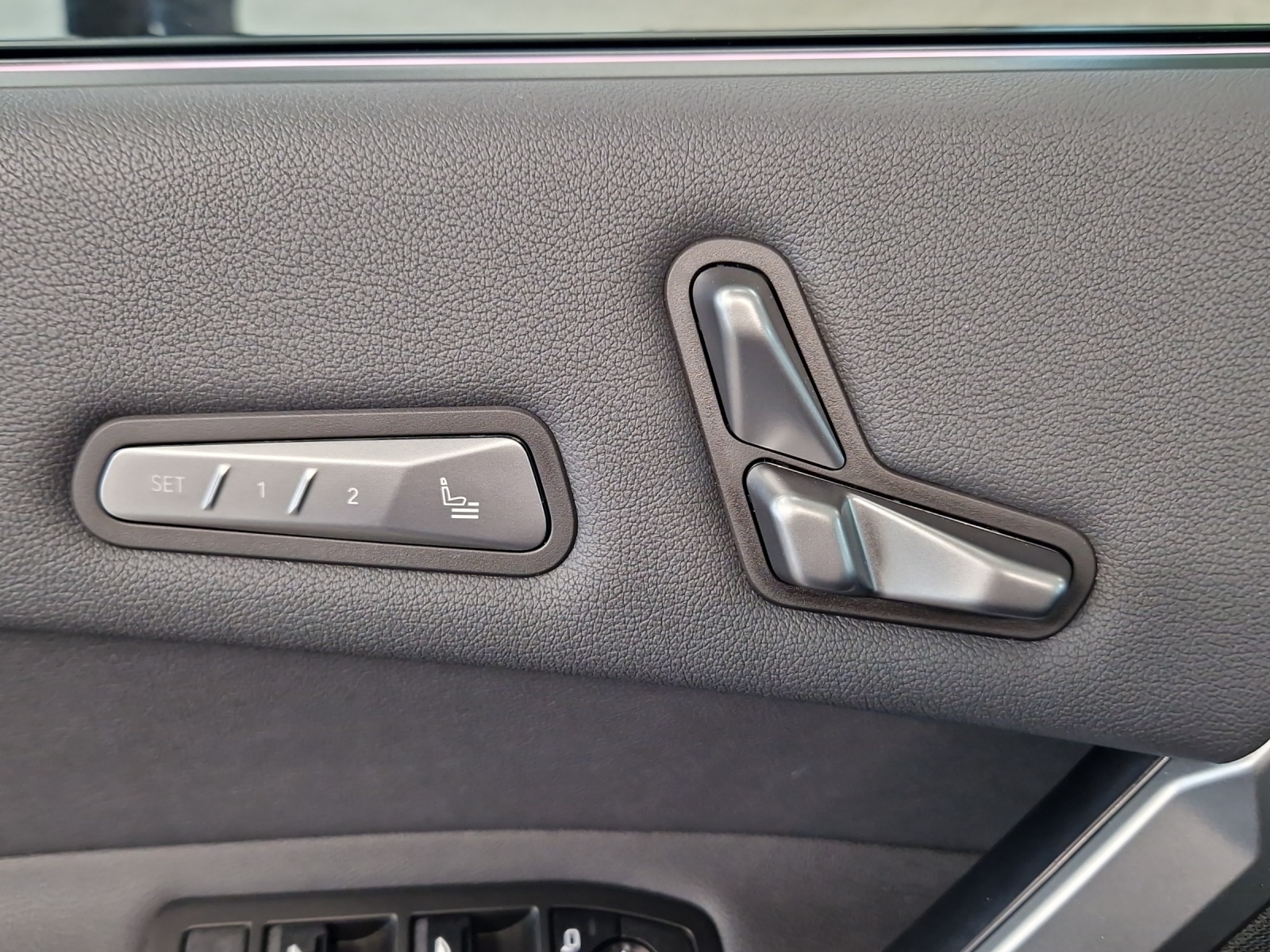 BMW iX xDrive60 M Sport Pro-image-8