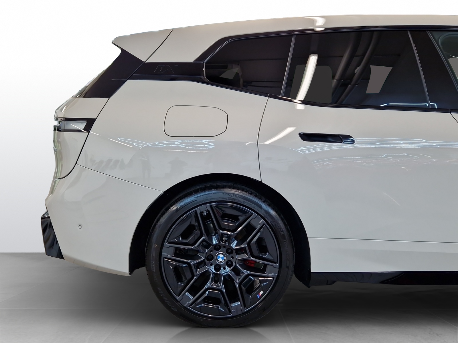 BMW iX xDrive60 M Sport Pro-image-21