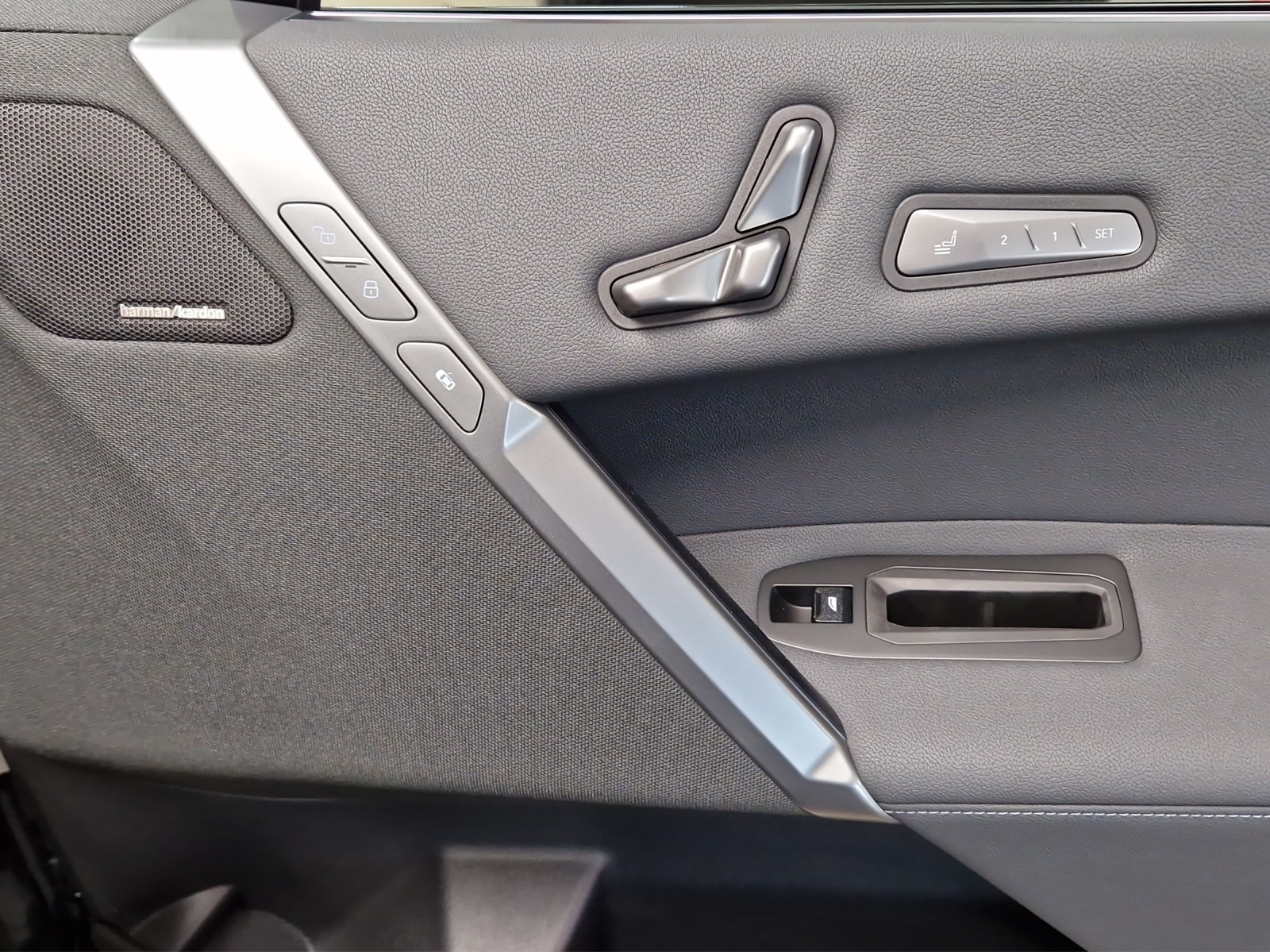 BMW iX xDrive60 M Sport Pro-image-5