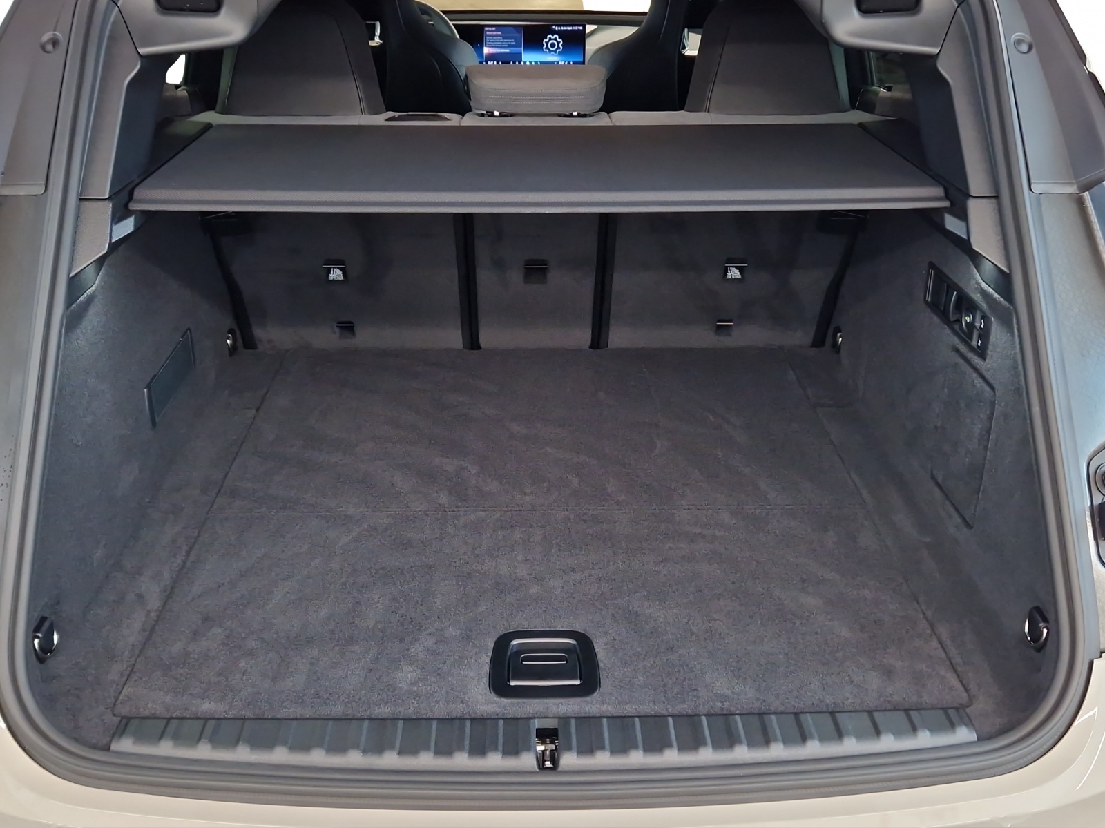 BMW iX xDrive60 M Sport Pro-image-17