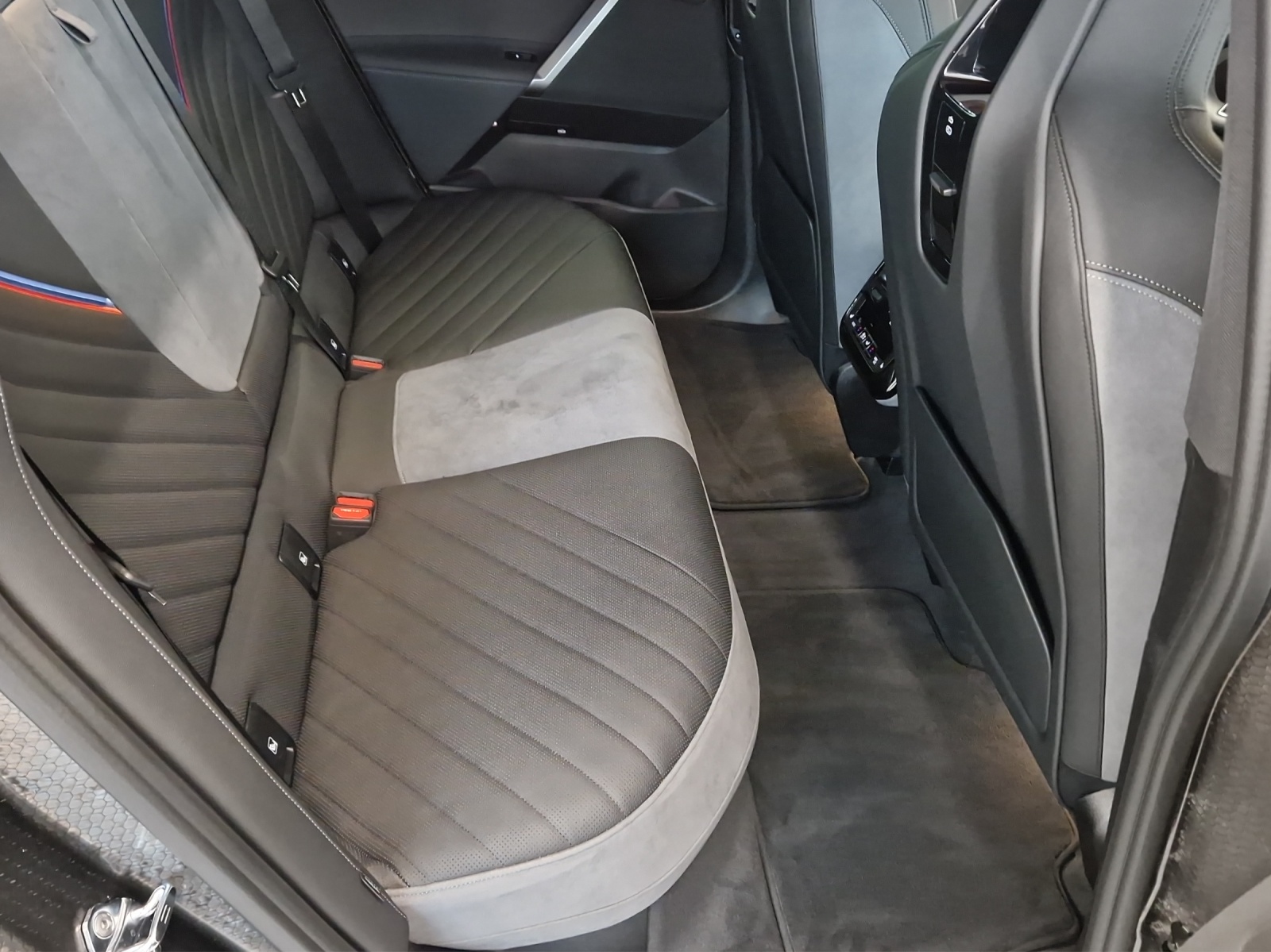 BMW iX xDrive60 M Sport Pro-image-14