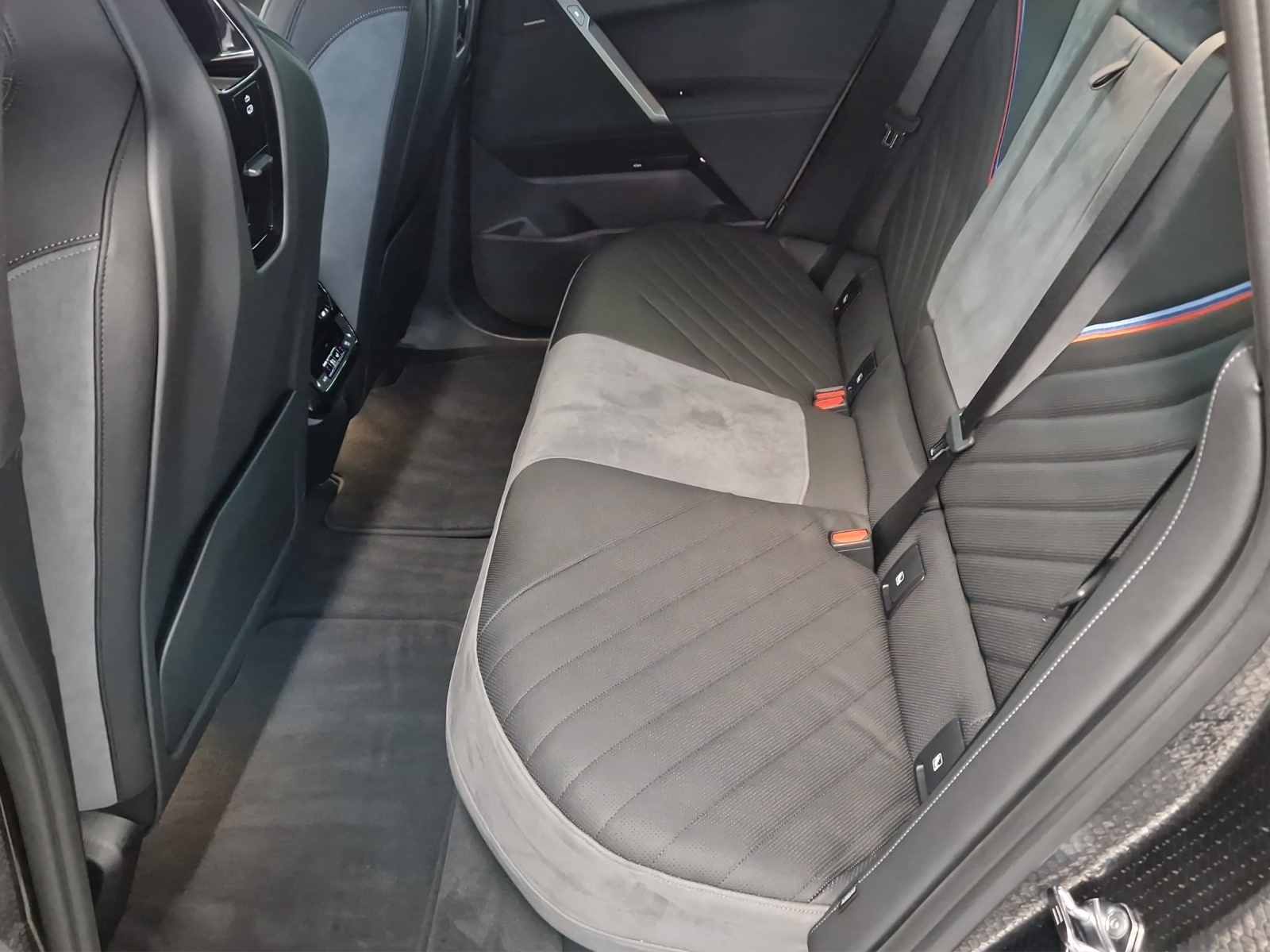 BMW iX xDrive60 M Sport Pro-image-15