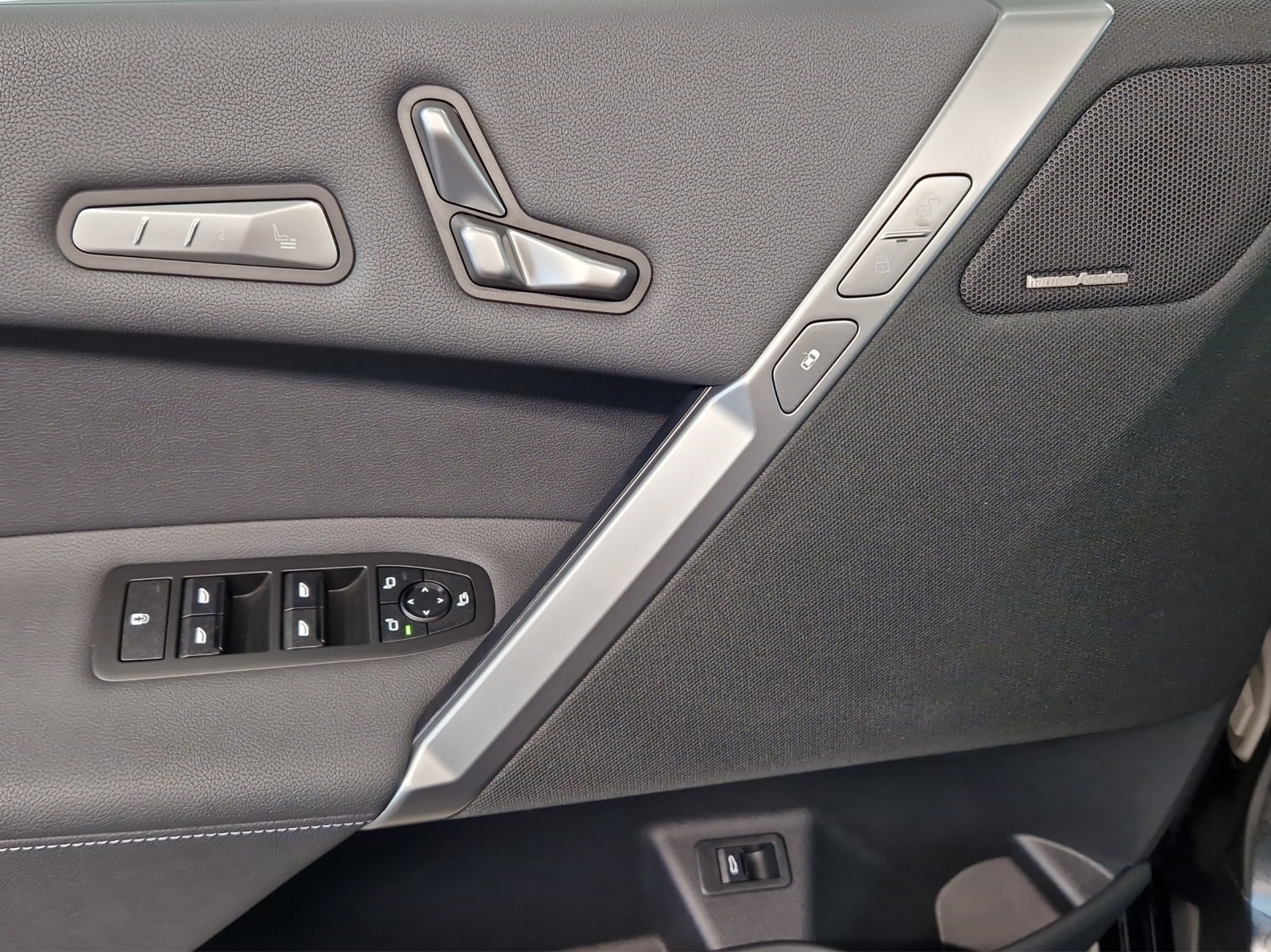 BMW iX xDrive60 M Sport Pro-image-7