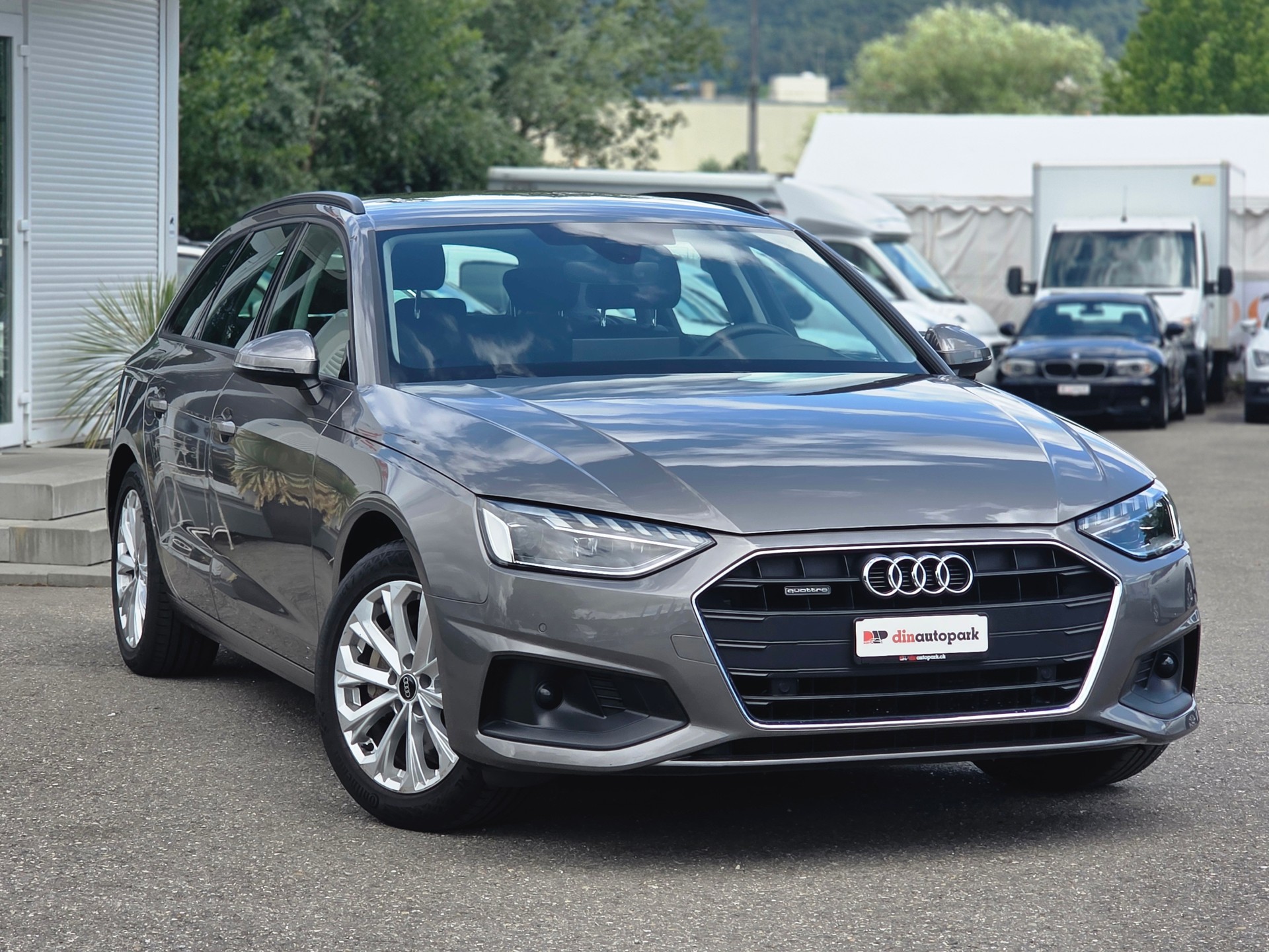 AUDI A4 Avant 40 TDI Attraction Quattro S-tronic * CH-Fahrzeug * Frisch ab MFK *-image-4