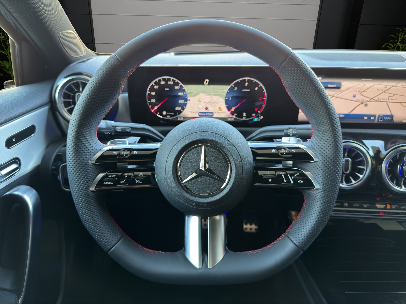 MERCEDES-BENZ A 180 d 8G-DCT-image-12