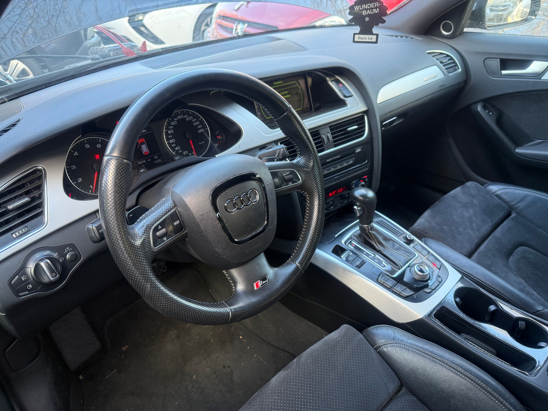 AUDI A4 Avant 3.2 FSI quattro tiptronic-image-8