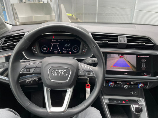 AUDI Q3 40 TFSI quattro-image-8