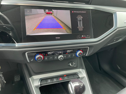 AUDI Q3 40 TFSI quattro-image-11