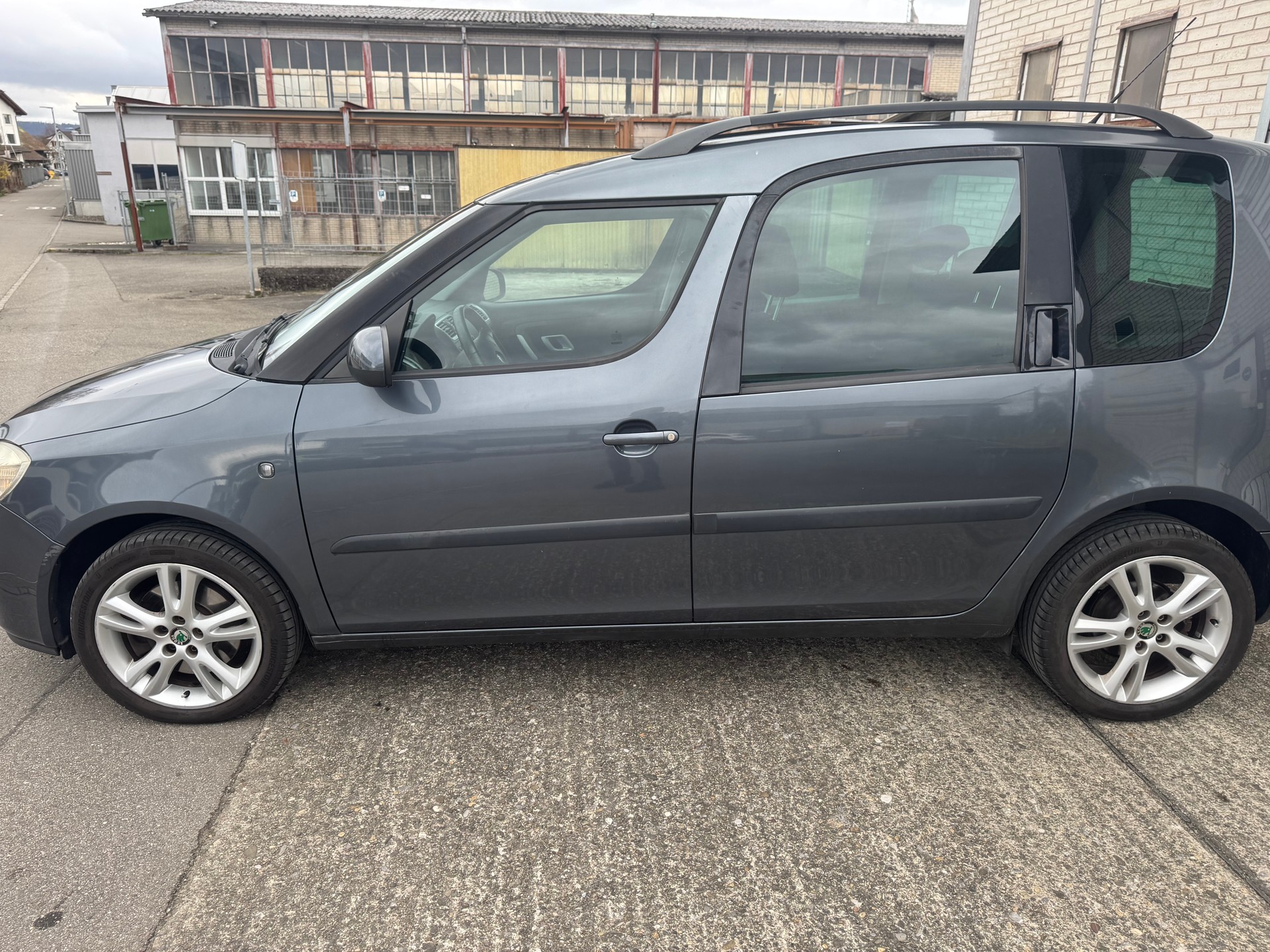 SKODA Roomster 1.6 Style-image-5