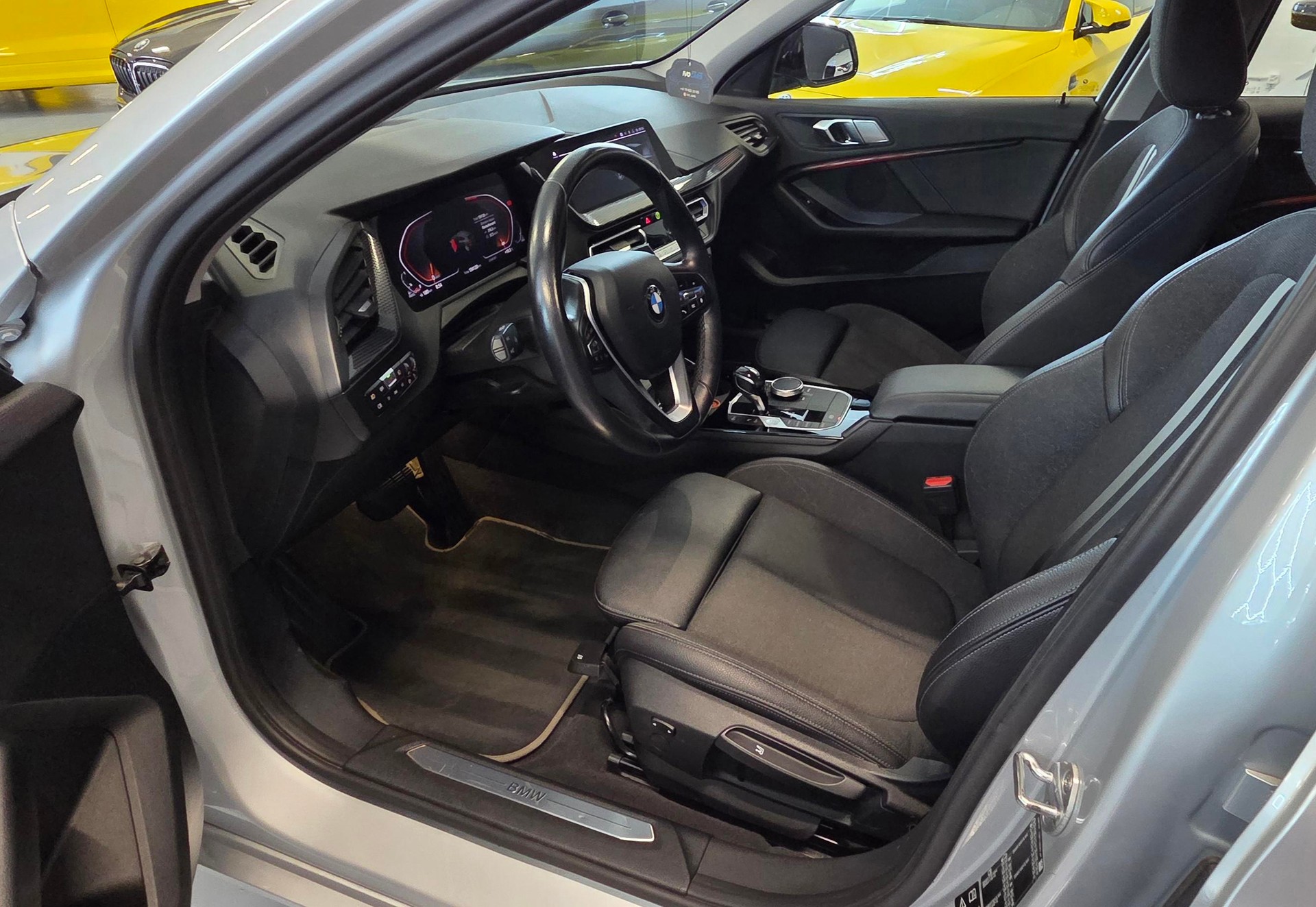 BMW 120d xDrive Steptronic Sport Line-image-5