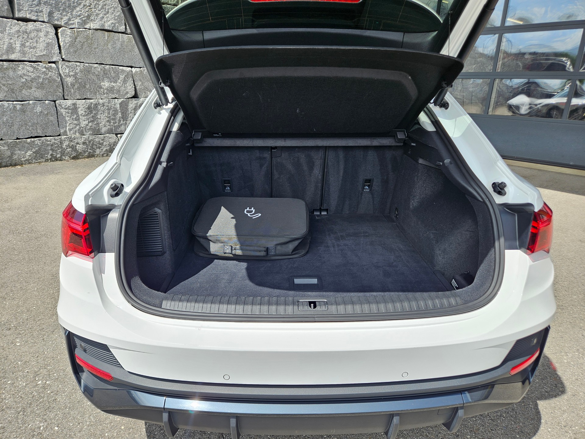 AUDI Q3 Sportback 45 TFSI e Attraction S-tronic-image-14