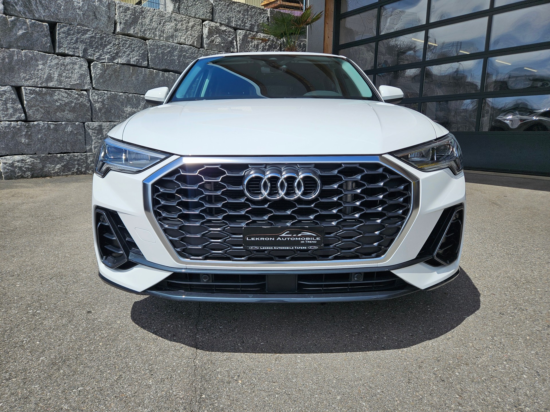 AUDI Q3 Sportback 45 TFSI e Attraction S-tronic-image-1