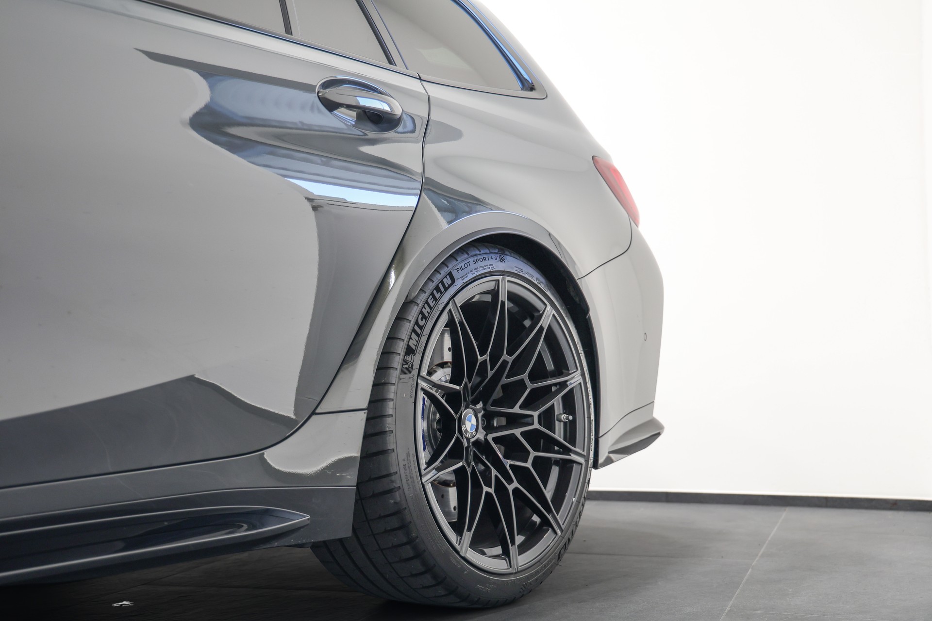 BMW M3 Touring xDrive Competition M LCI *Werksgarantie bis 07.2028*Individual Dravitgrau*Carbonschalensitze*-image-9