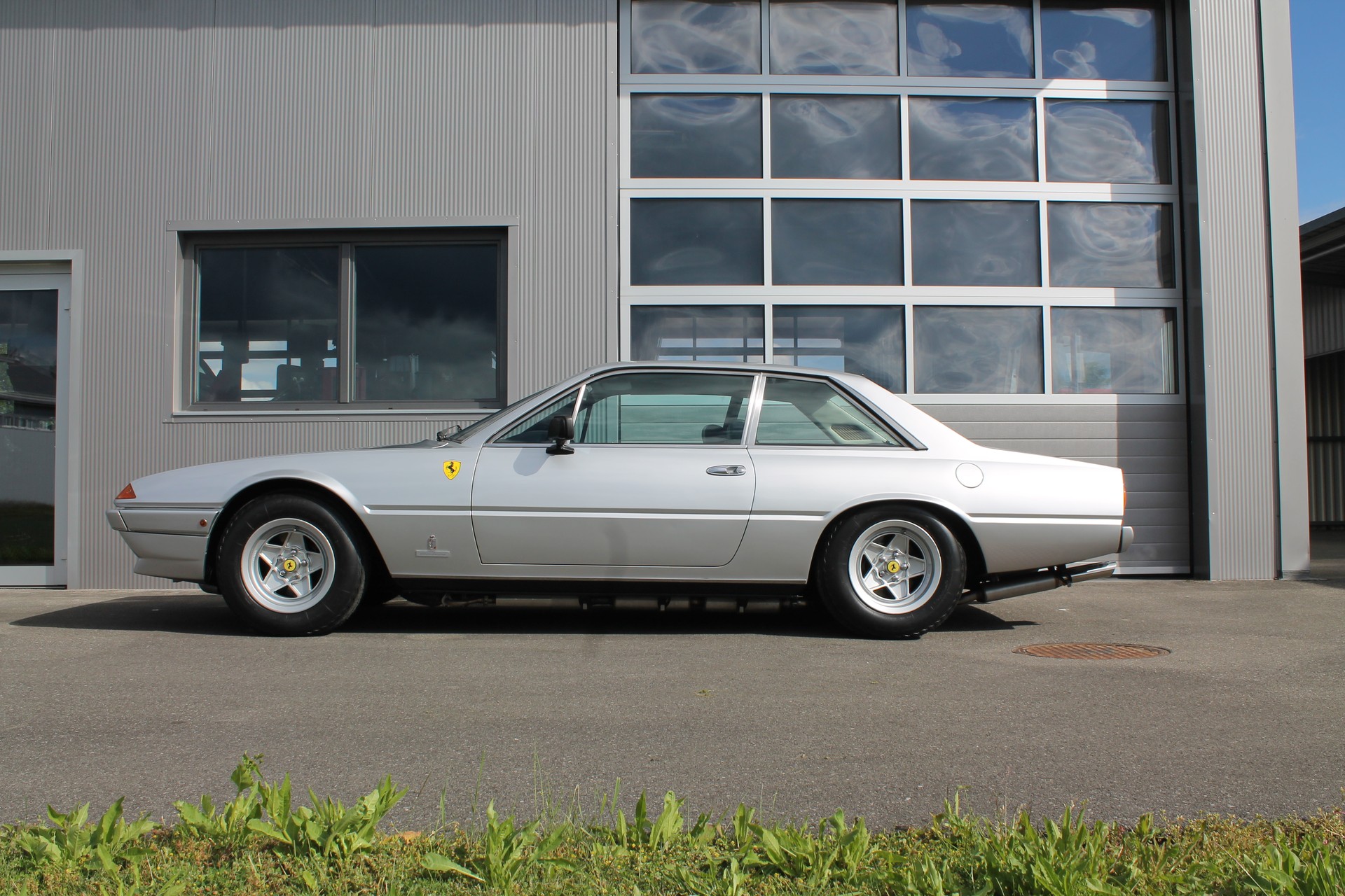 FERRARI 400-image-5