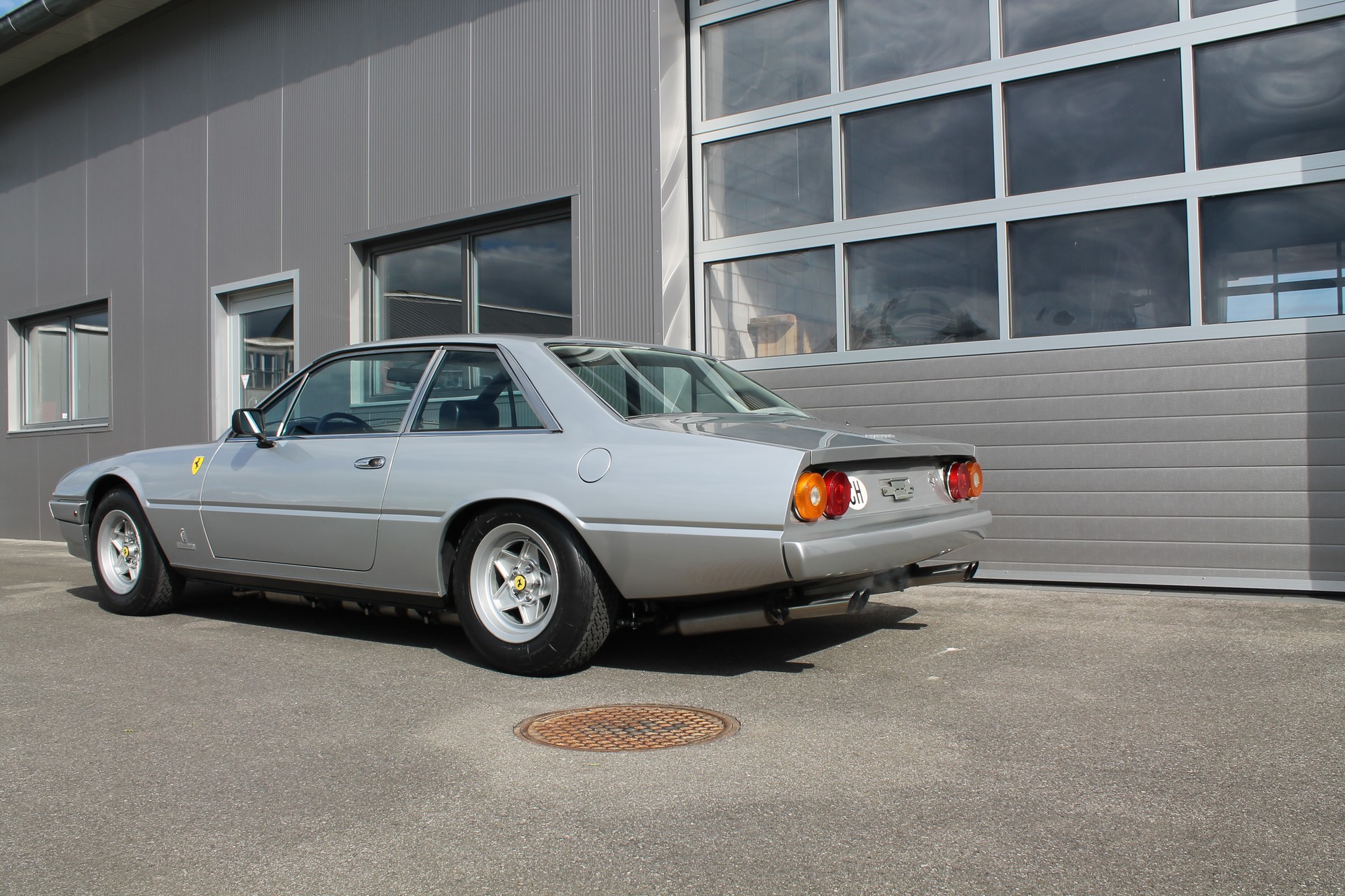 FERRARI 400-image-4