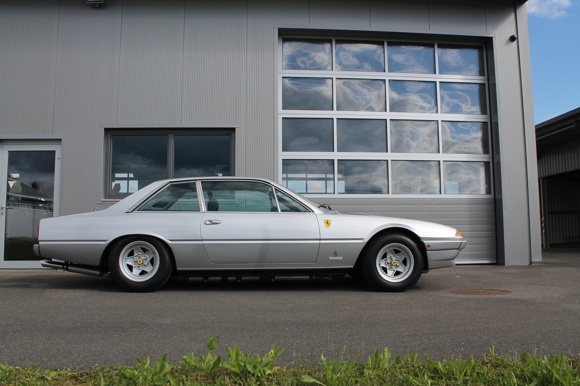FERRARI 400-showroom-element-3