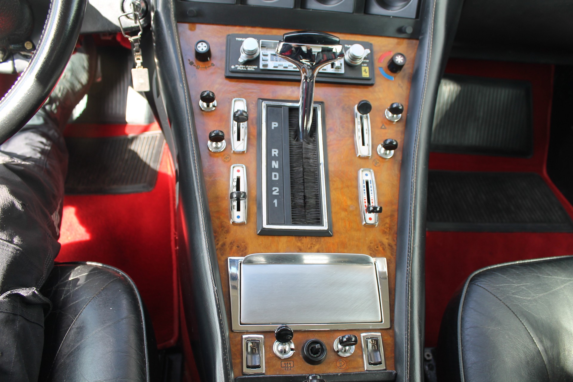 FERRARI 400-image-15