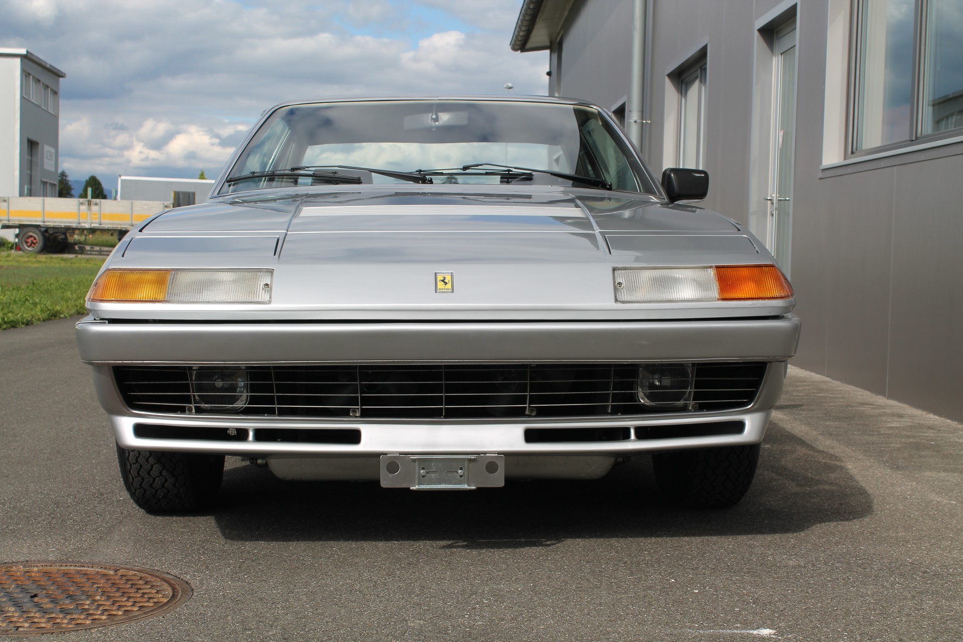 FERRARI 400-showroom-element-2