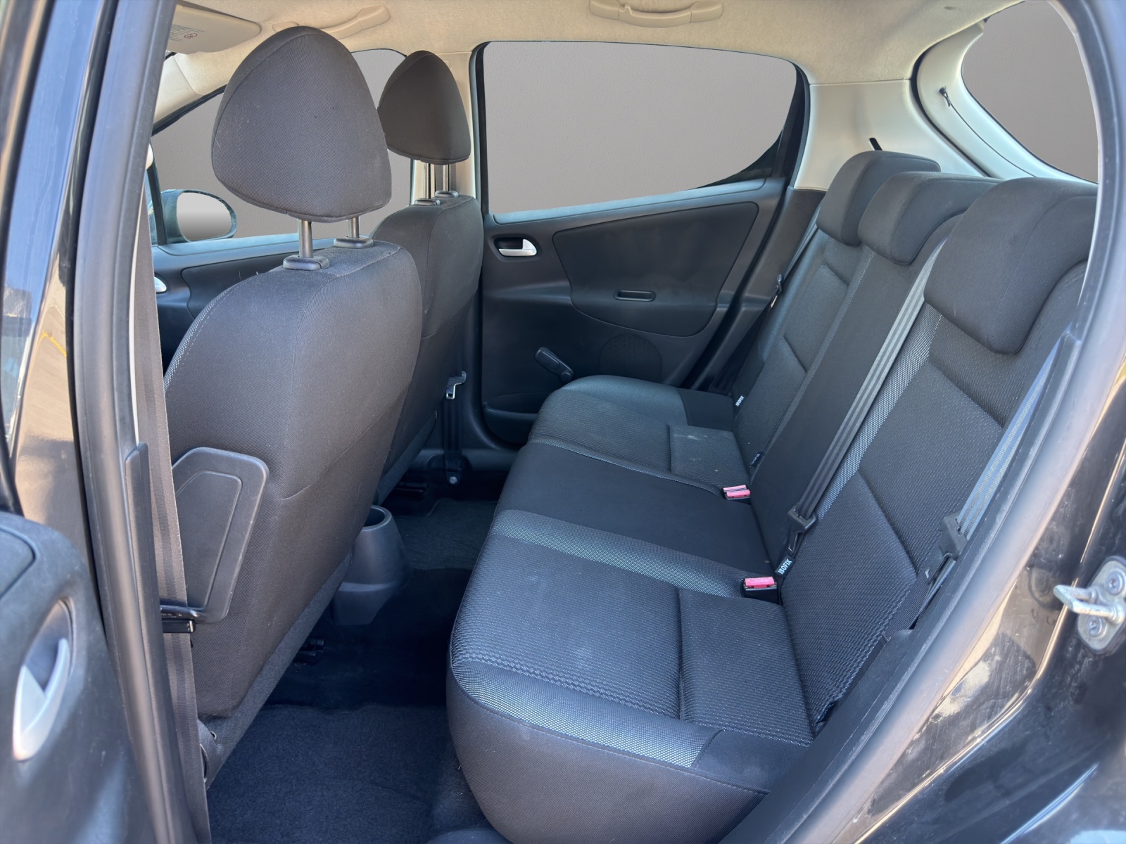 PEUGEOT 207 1.4 16V Allure-image-12