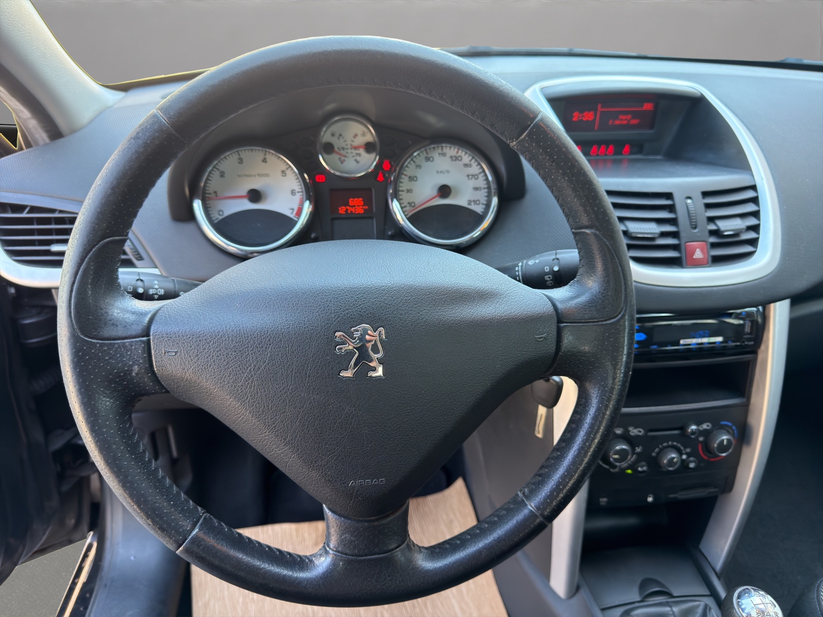 PEUGEOT 207 1.4 16V Allure-image-9