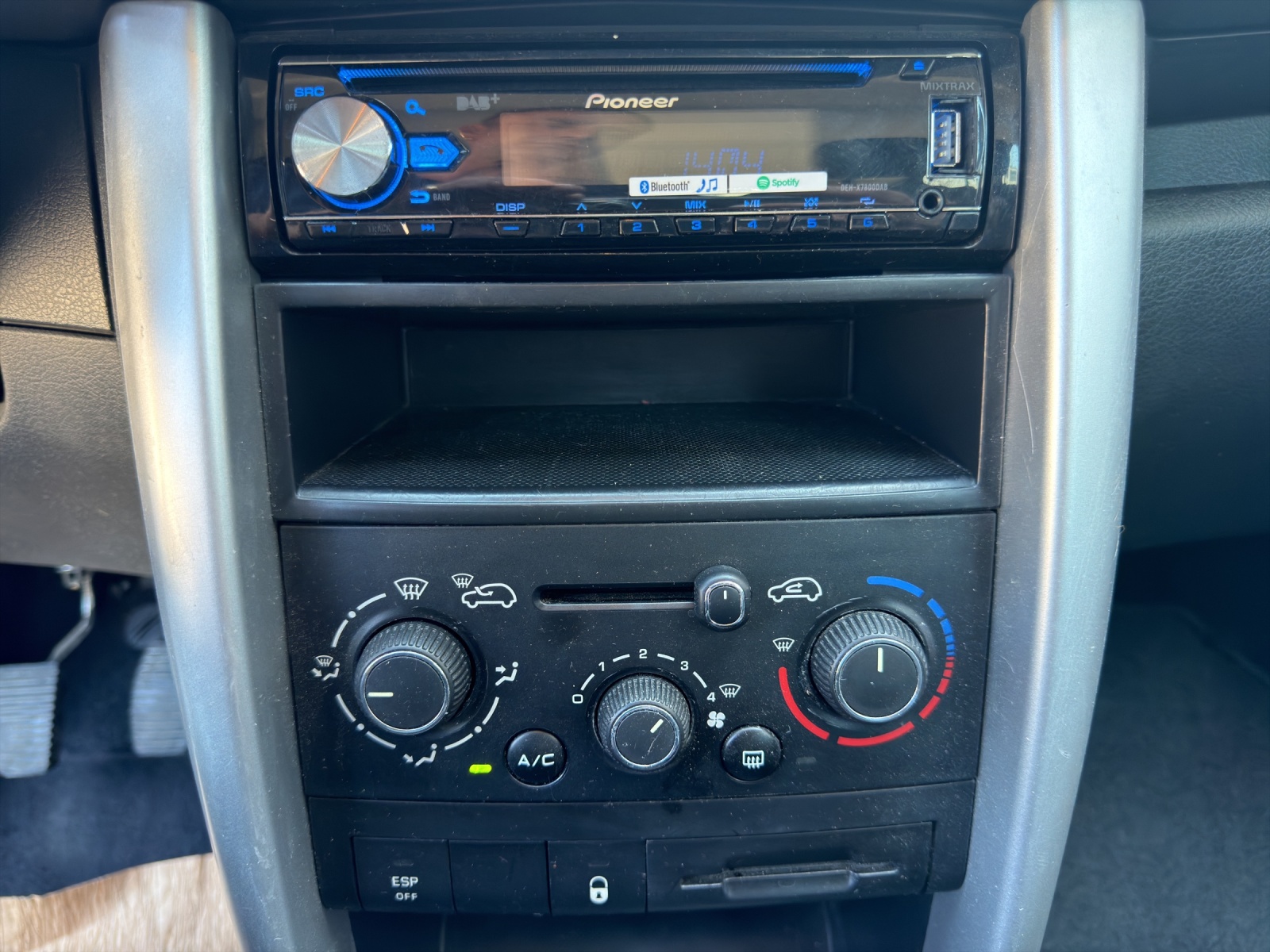 PEUGEOT 207 1.4 16V Allure-image-14