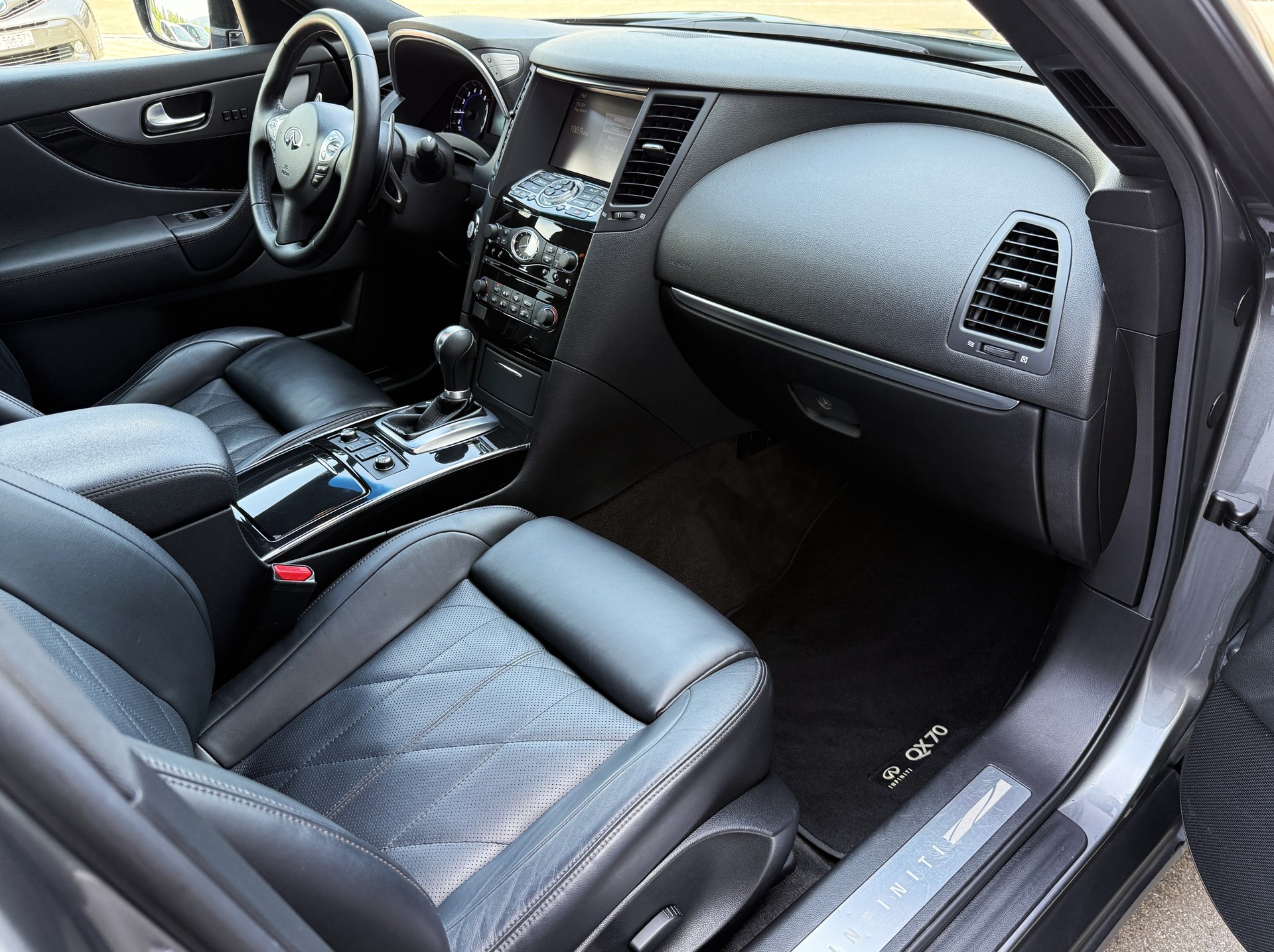 INFINITI QX70 3.7 S Premium AWD Automatic - *2.HAND* - *VOLLAUSSTATTUNG* - *8-FACH 21" RÄDER* - *GARANTIE*-image-15