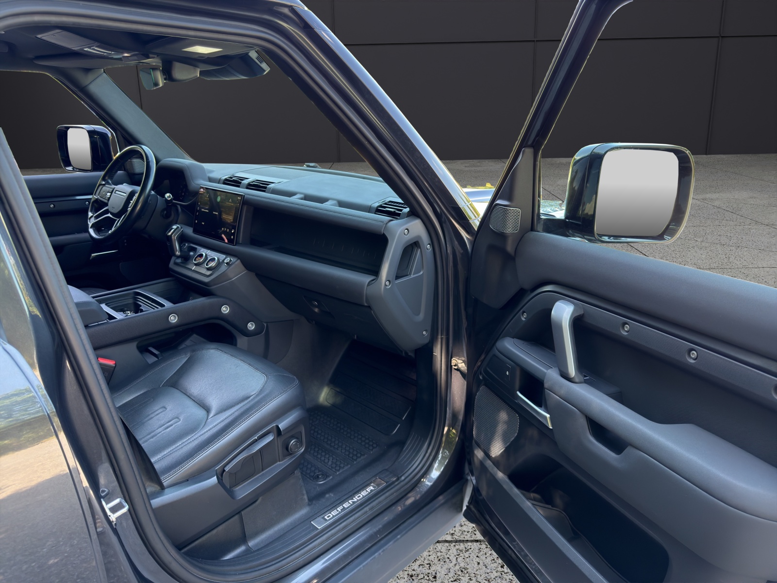 LAND ROVER Defender 110 P400 I6 X-Dynamic S 3.0 AT8-image-12