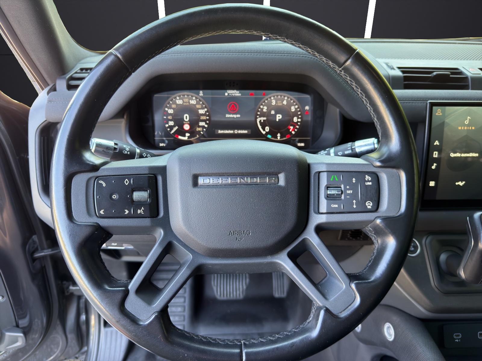 LAND ROVER Defender 110 P400 I6 X-Dynamic S 3.0 AT8-image-14