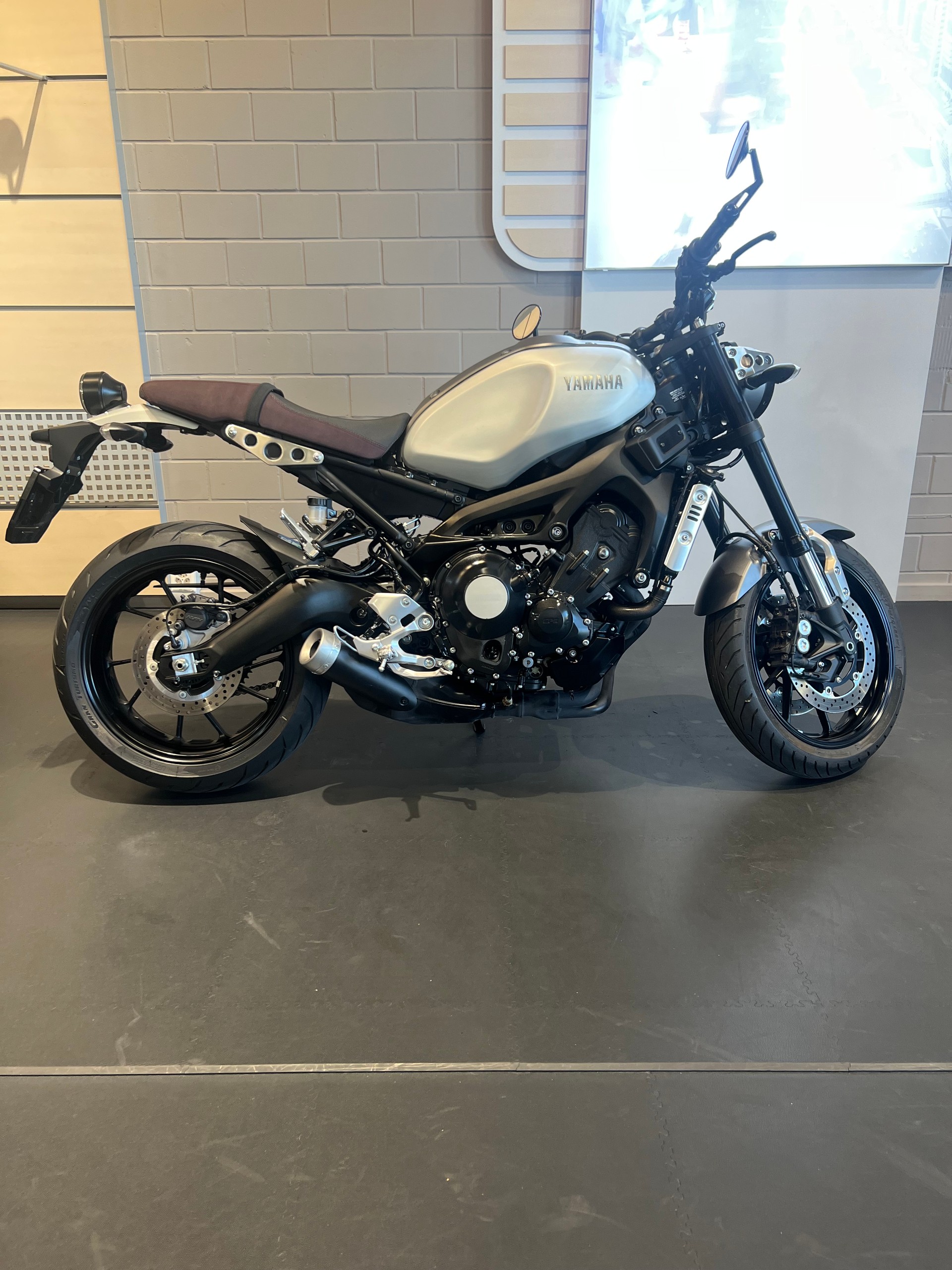 YAMAHA XSR 900-image-0