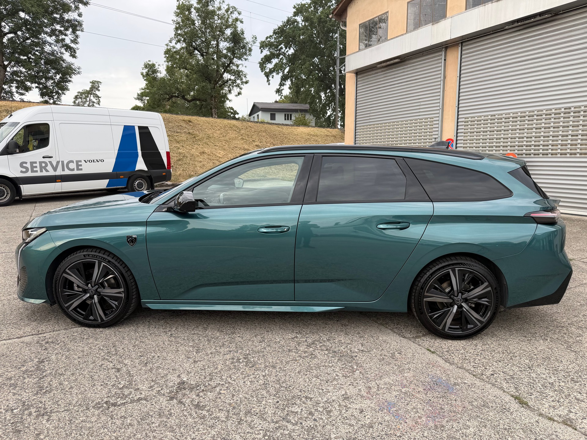 PEUGEOT 308 SW 1.2 Pure Tech GT Pack EAT8-showroom-element-1