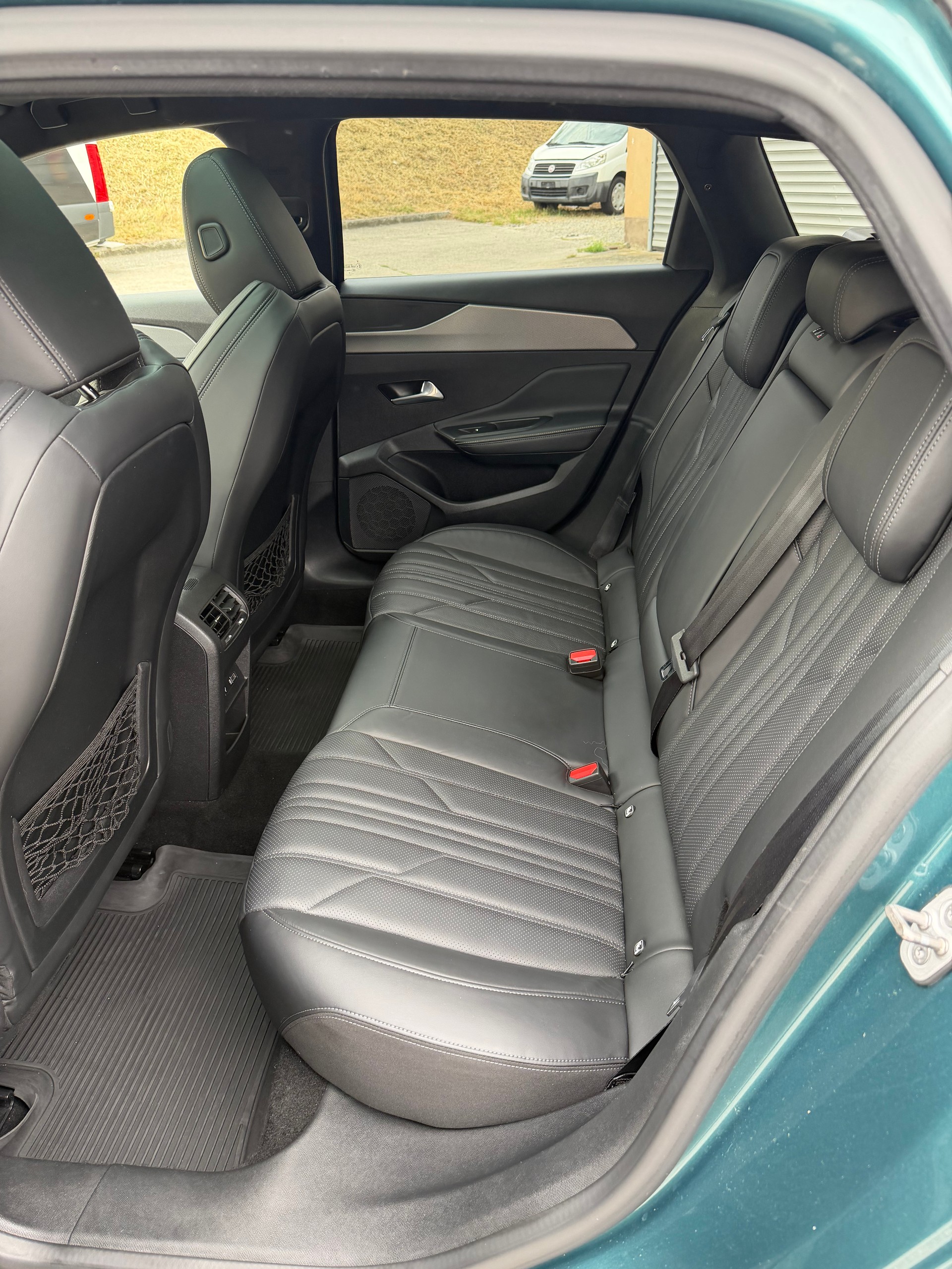 PEUGEOT 308 SW 1.2 Pure Tech GT Pack EAT8-image-14