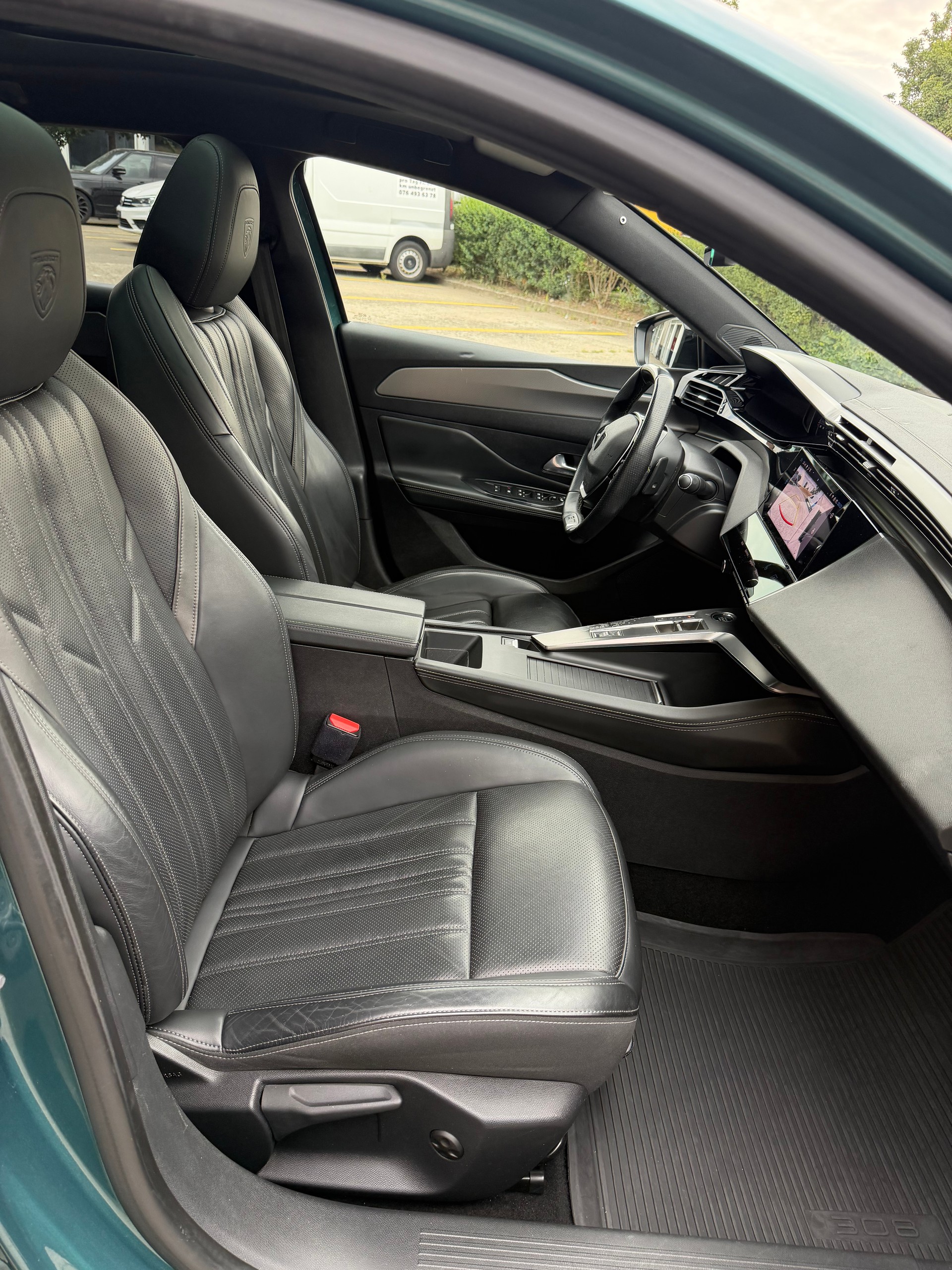 PEUGEOT 308 SW 1.2 Pure Tech GT Pack EAT8-image-16
