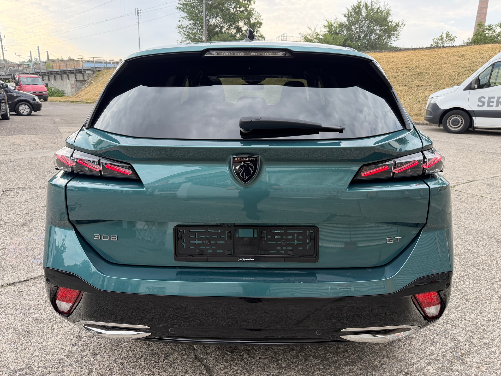 PEUGEOT 308 SW 1.2 Pure Tech GT Pack EAT8-showroom-element-3