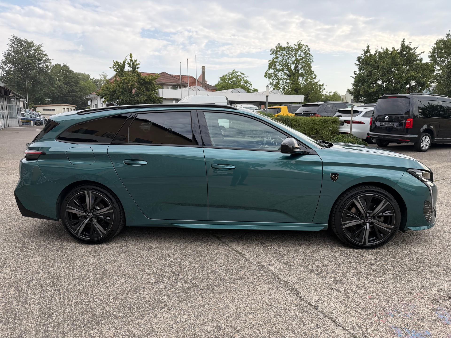 PEUGEOT 308 SW 1.2 Pure Tech GT Pack EAT8-image-5