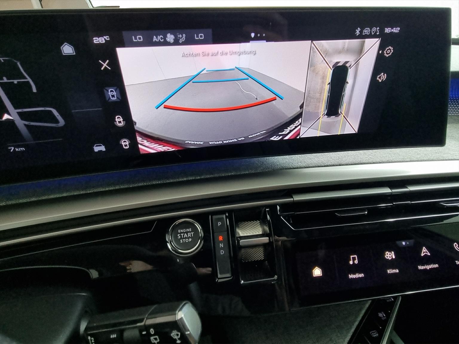 PEUGEOT 5008 GT Exclusive 73kWh 7-Plätzer-image-15