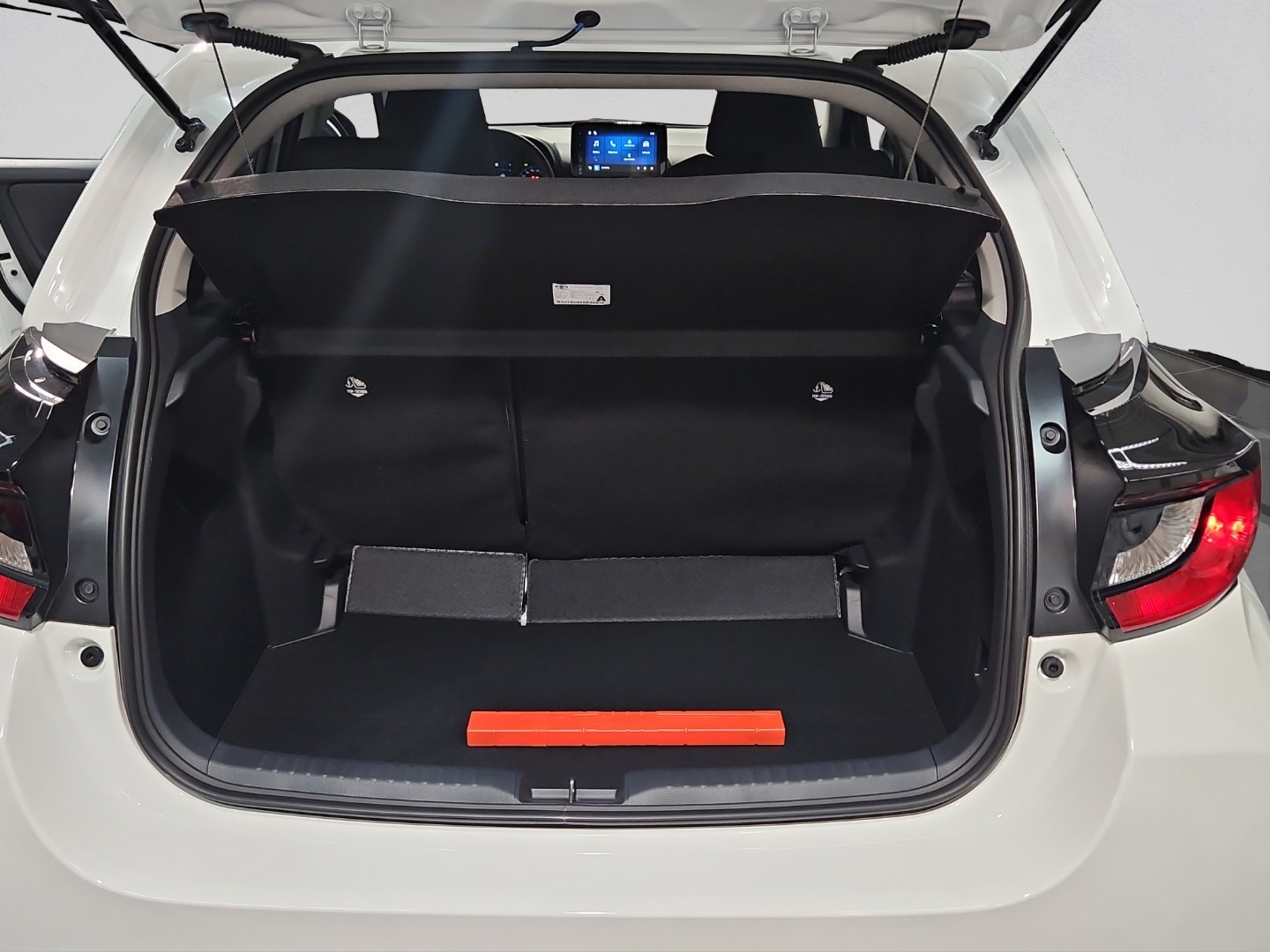 TOYOTA Yaris 1.5 Comfort e-CVT-image-15